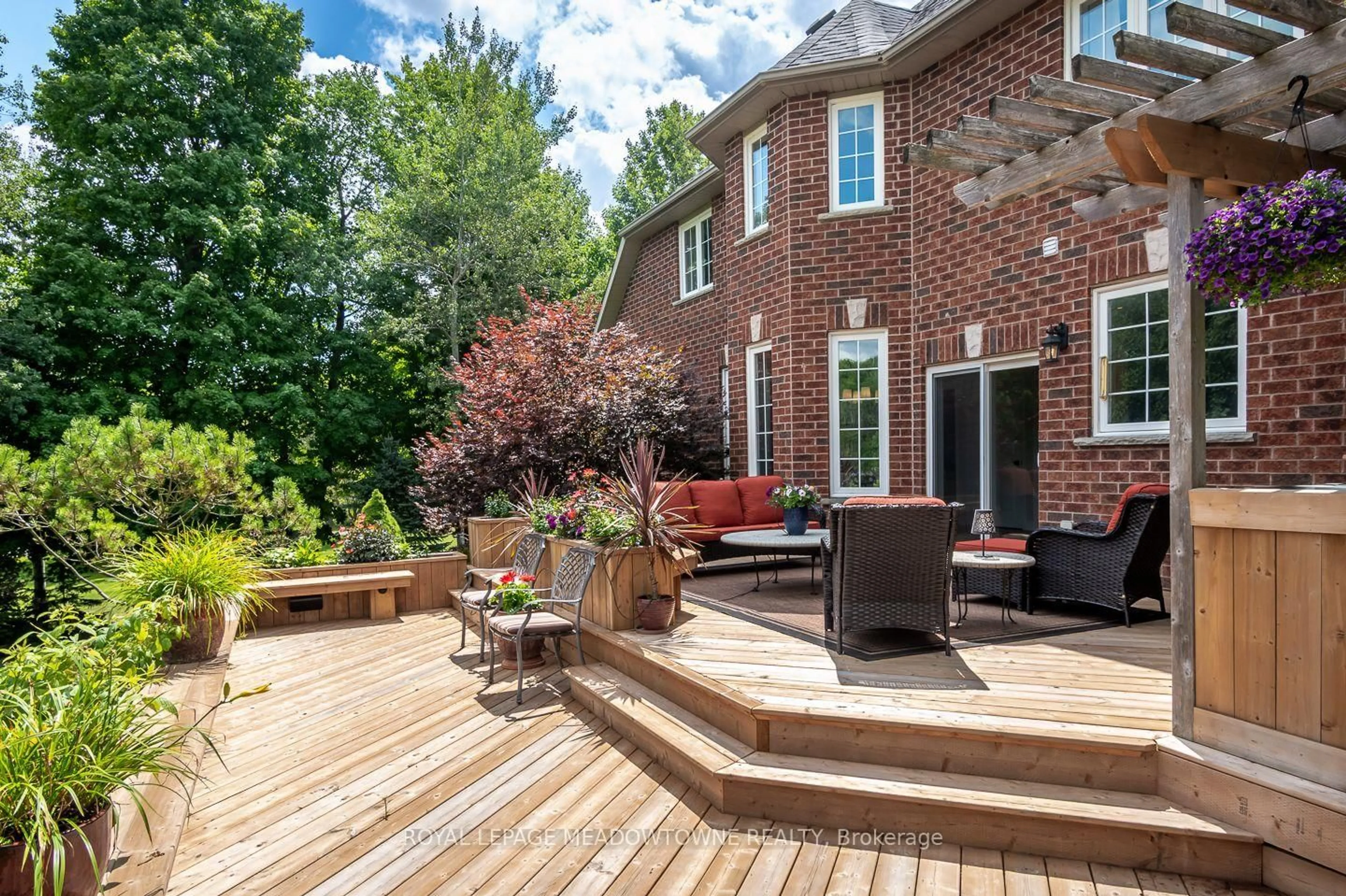Patio, unknown for 4215 Ennisclare Dr, Milton Ontario N0B 2K0