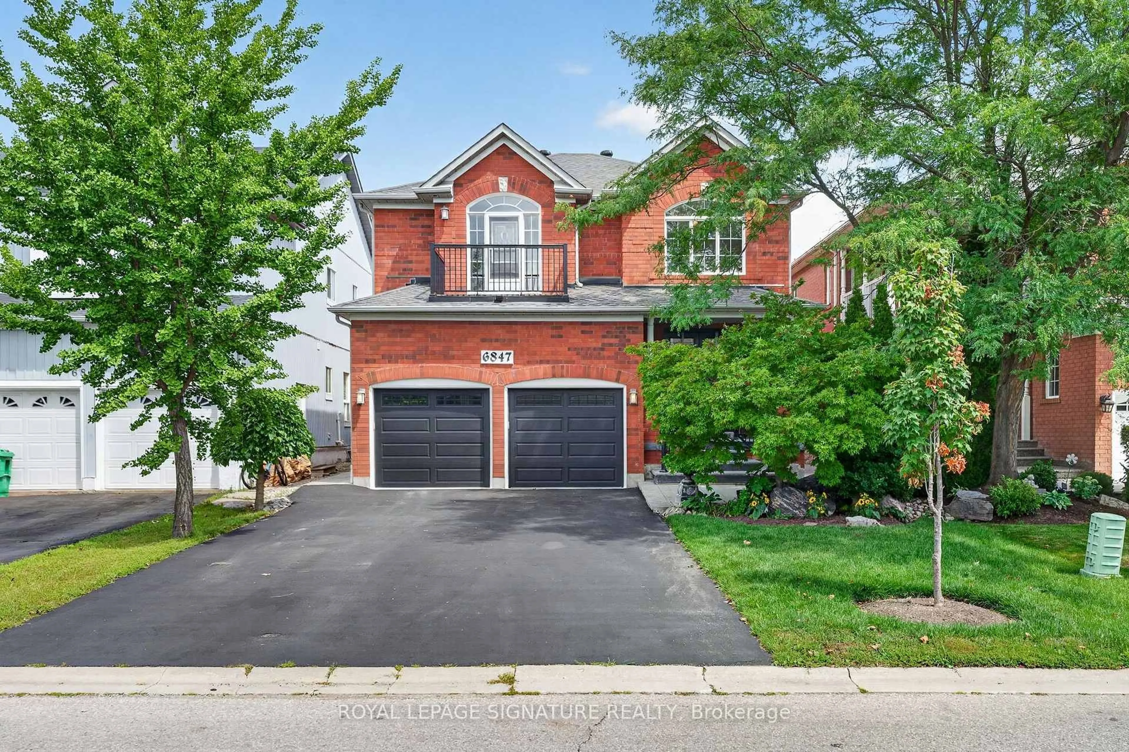 Home with brick exterior material, street for 6847 Simpson Pioneer Tr, Mississauga Ontario L5W 1A9