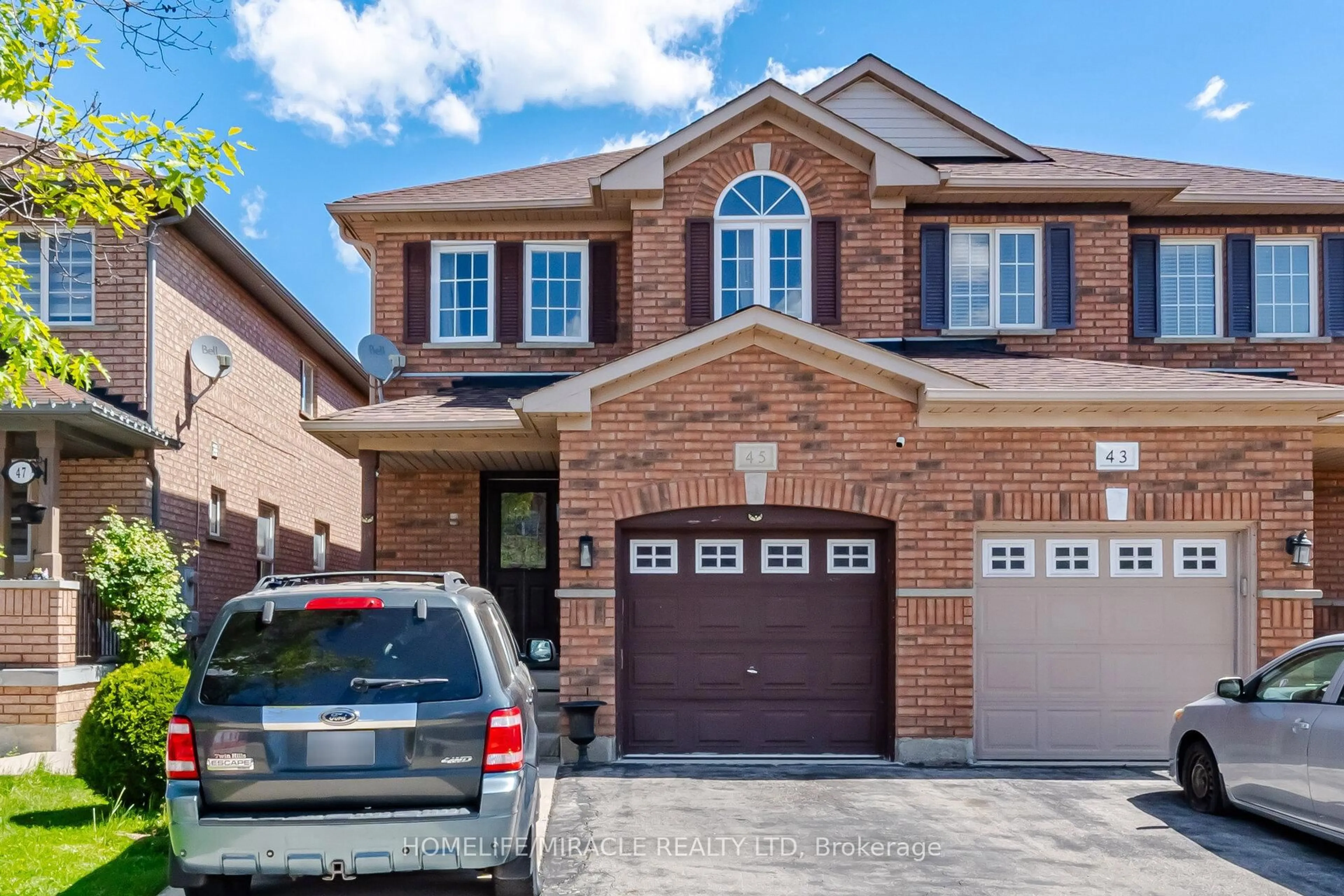 Home with brick exterior material, street for 45 Ridgefield Crt, Brampton Ontario L6P 1B4