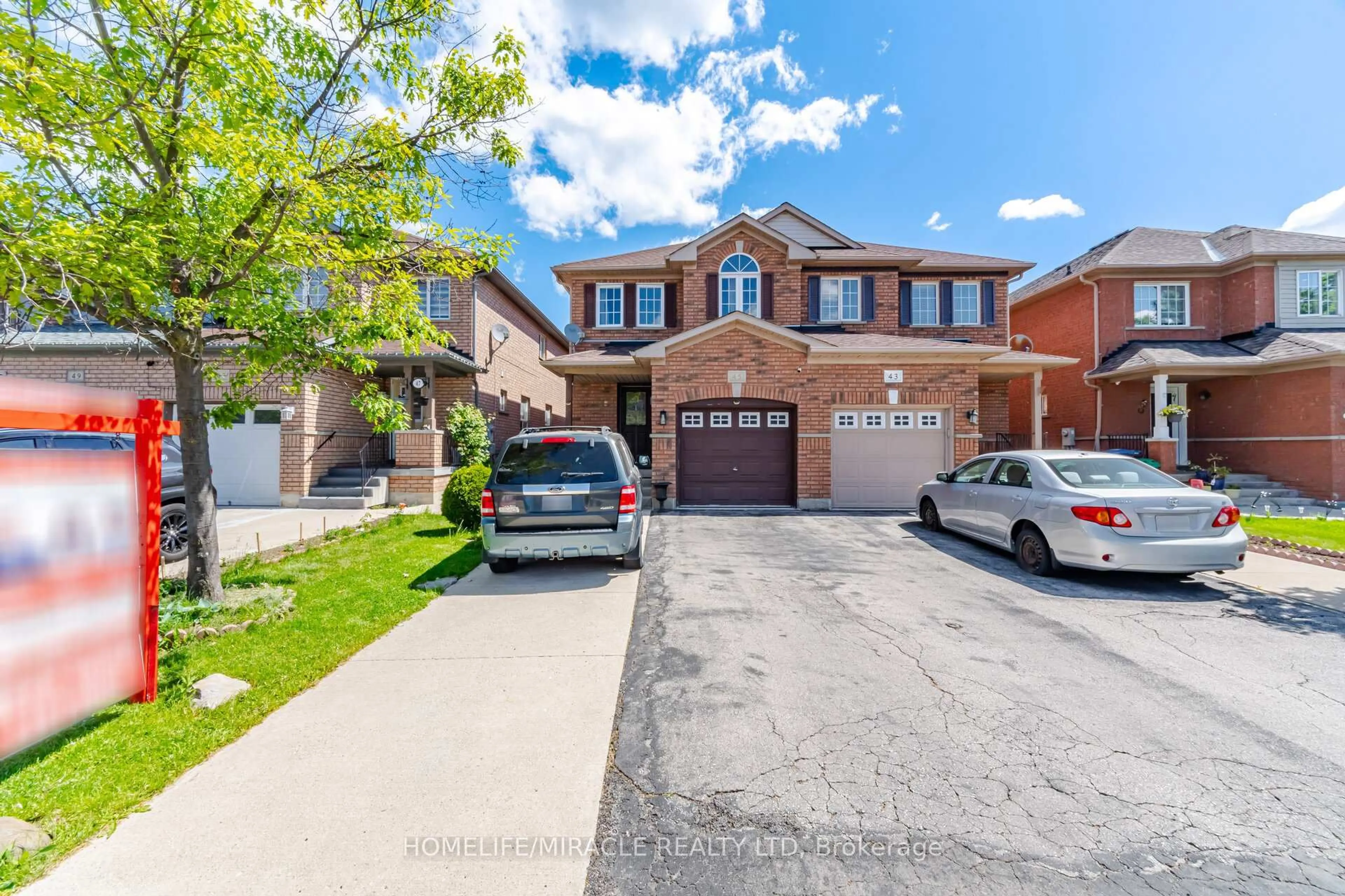 Home with brick exterior material, street for 45 Ridgefield Crt, Brampton Ontario L6P 1B4