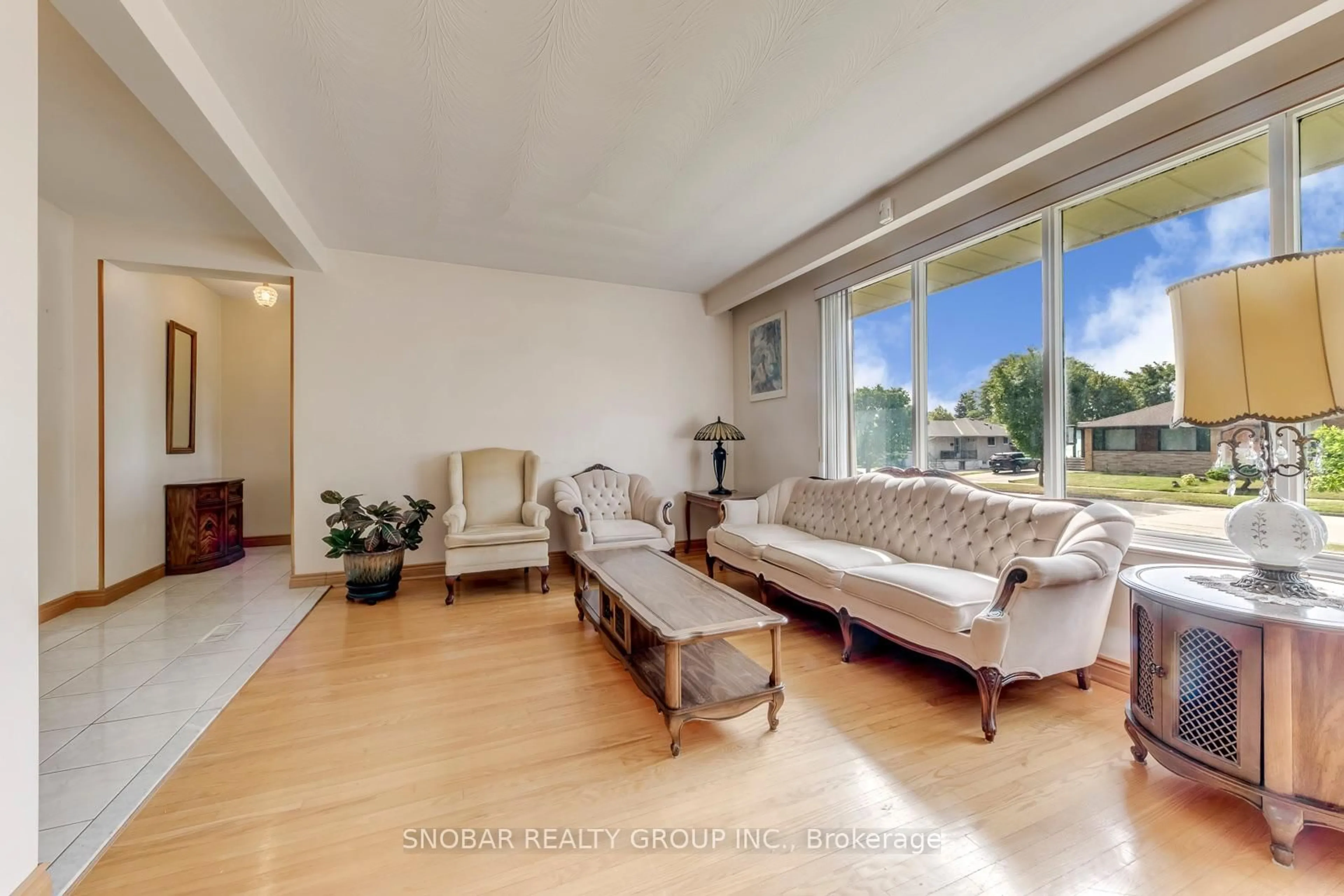 Living room with furniture, unknown for 22 Thelmere Pl, Toronto Ontario M9R 2B7