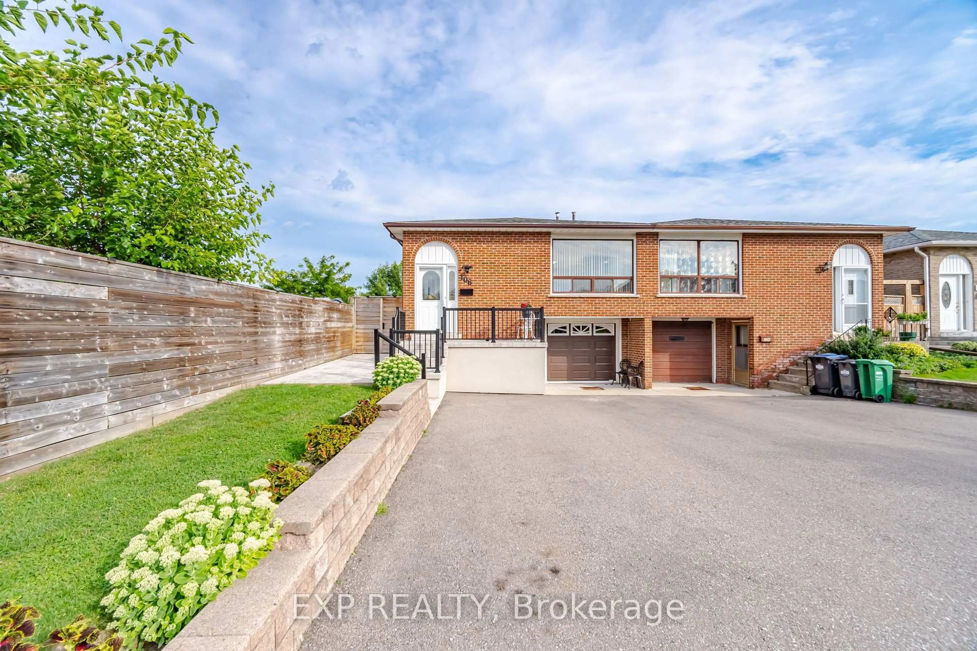 A pic from outside/outdoor area/front of a property/back of a property/a pic from drone, street for 106 Hanson Rd, Mississauga Ontario L5B 2E4