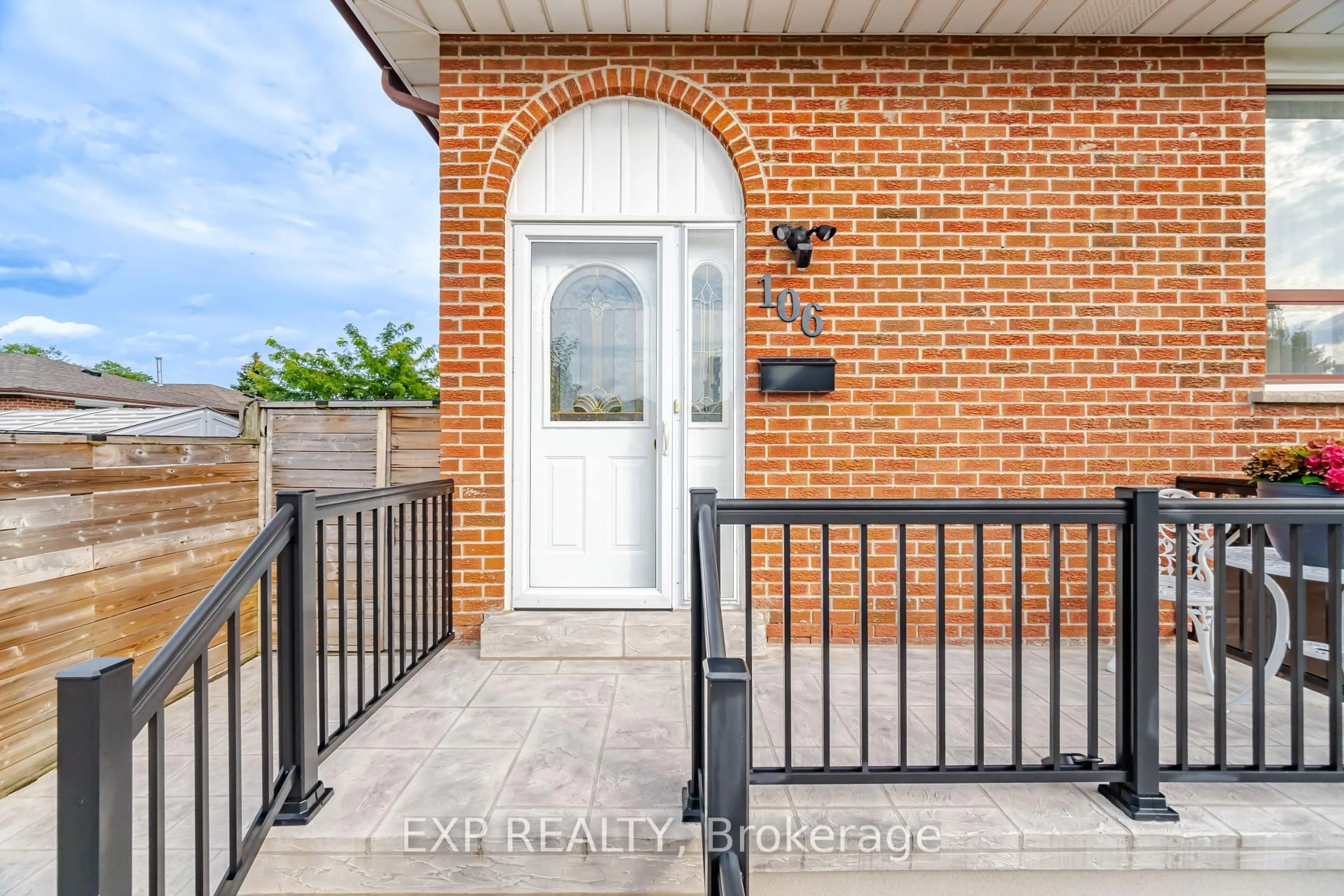 Unknown for 106 Hanson Rd, Mississauga Ontario L5B 2E4