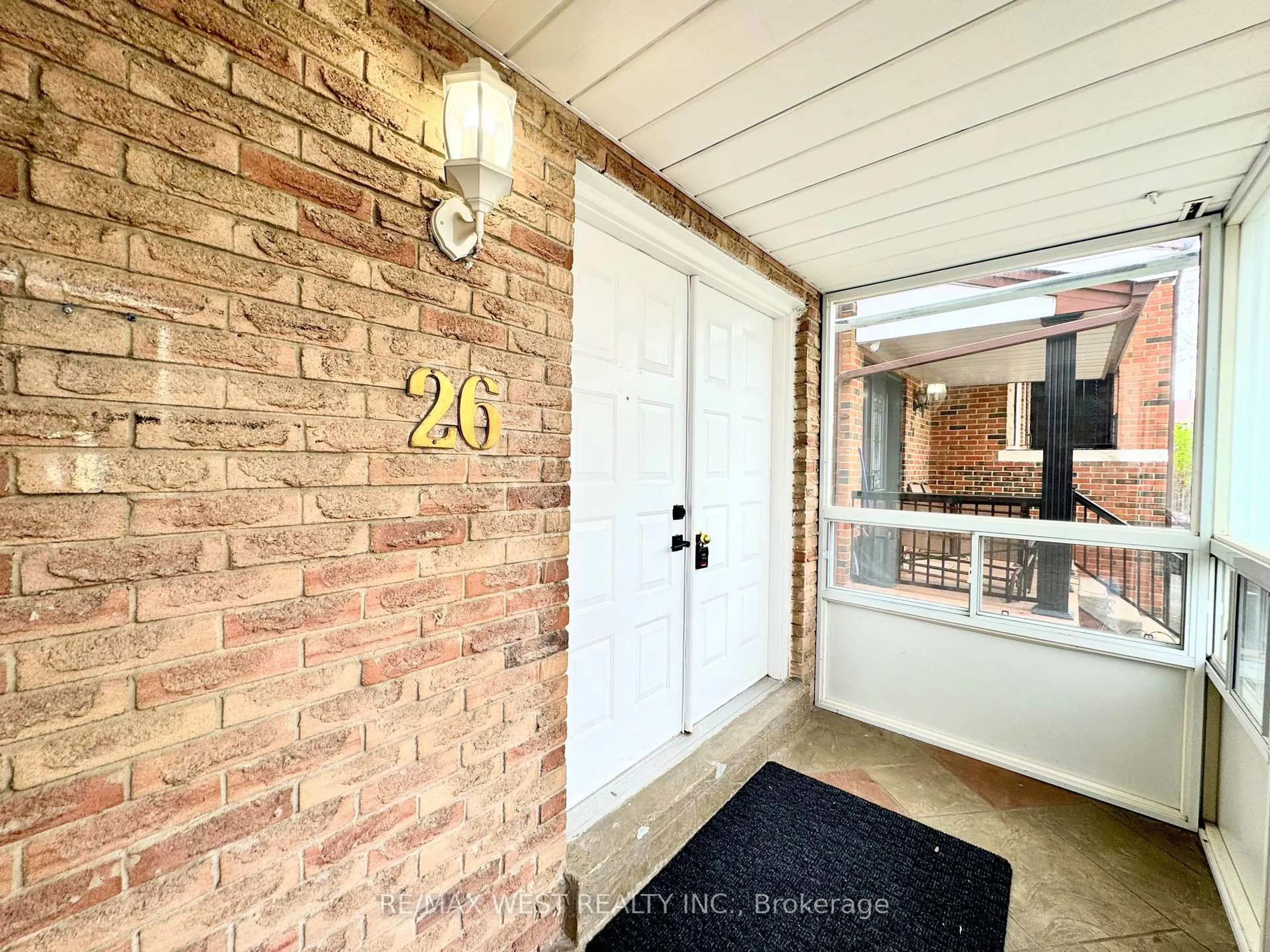 Indoor entryway for 26 Brownridge Cres, Toronto Ontario M9V 4M5