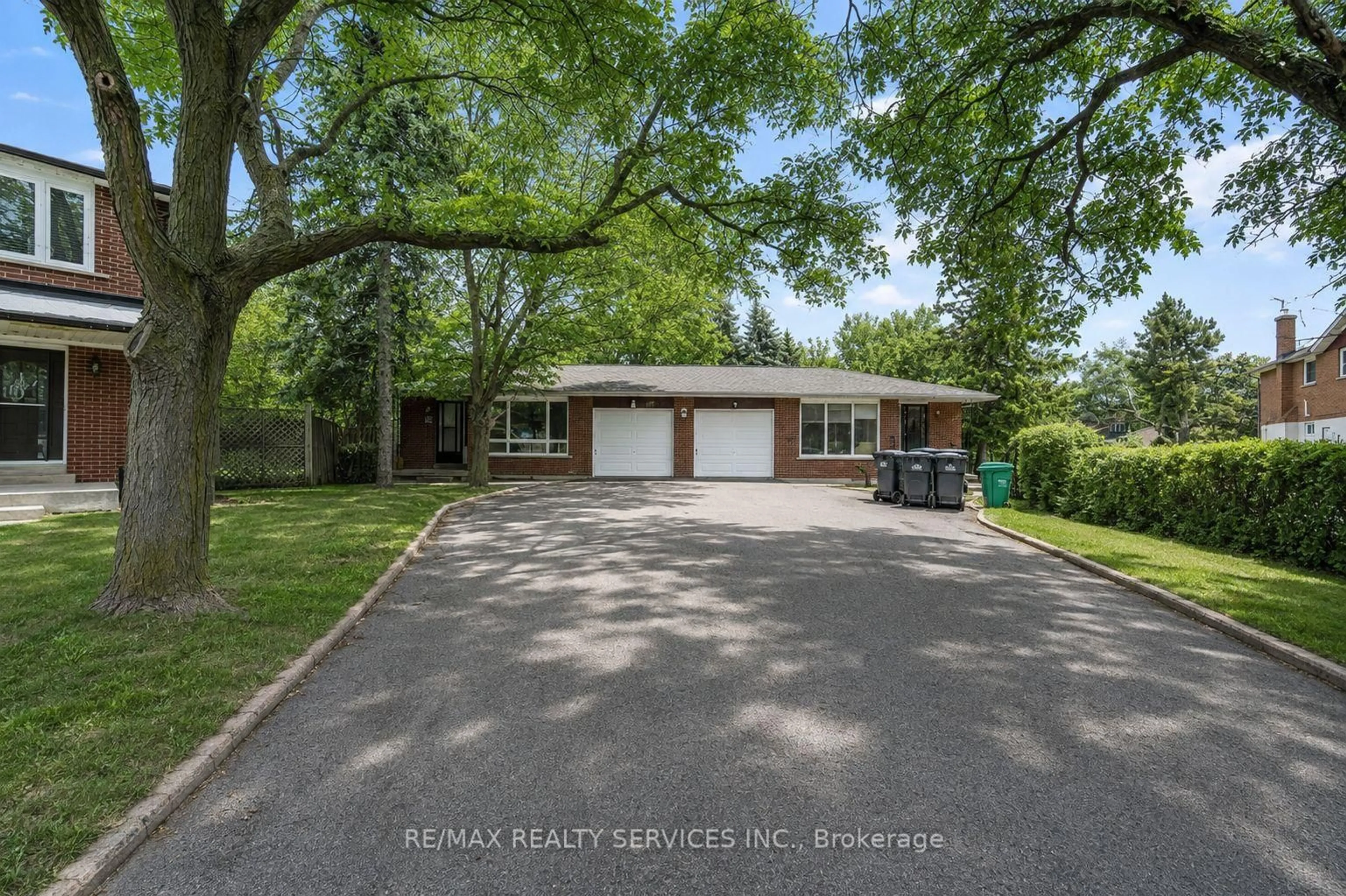 Home with brick exterior material, street for 70 Montjoy Cres, Brampton Ontario L6S 3E7