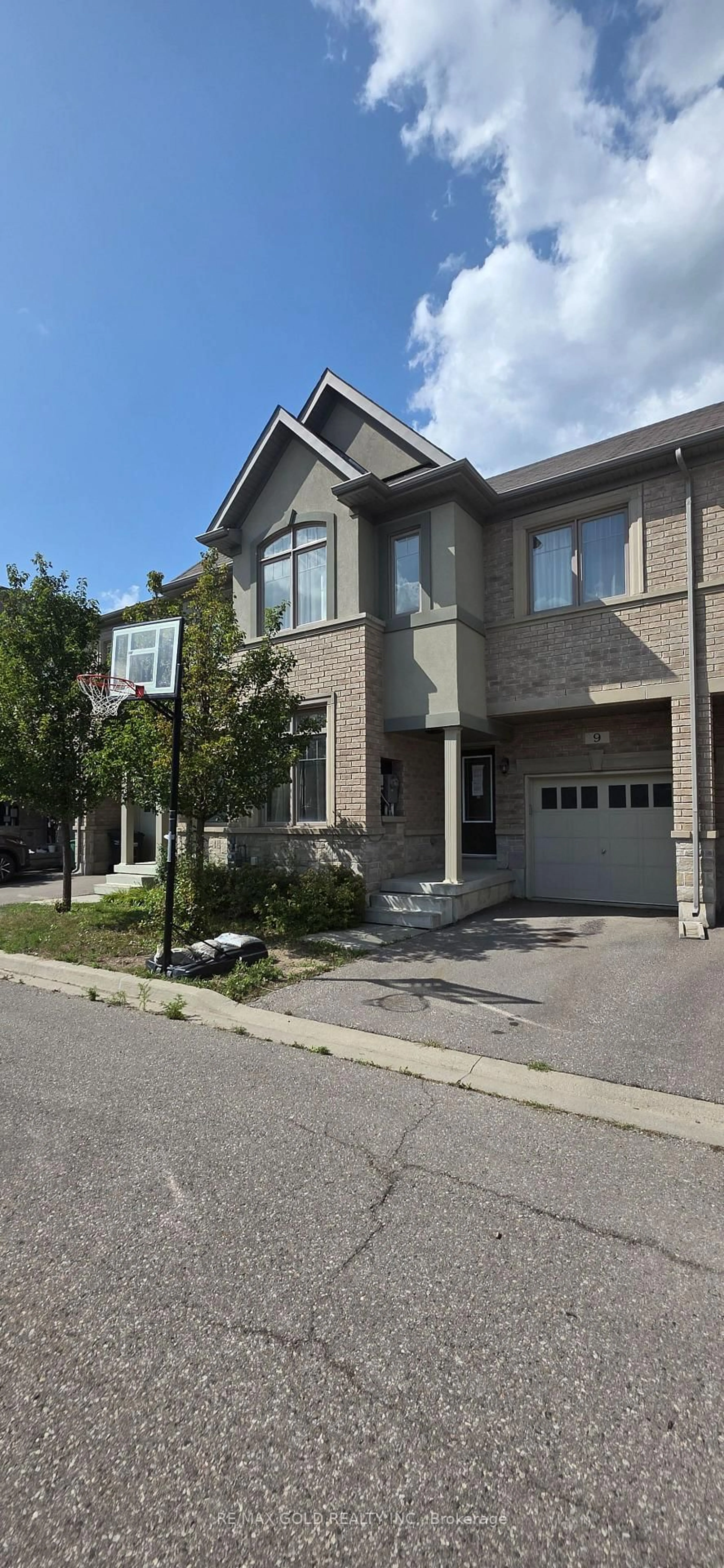 Home with brick exterior material, street for 9 Oliana Way, Brampton Ontario L6Y 6G8