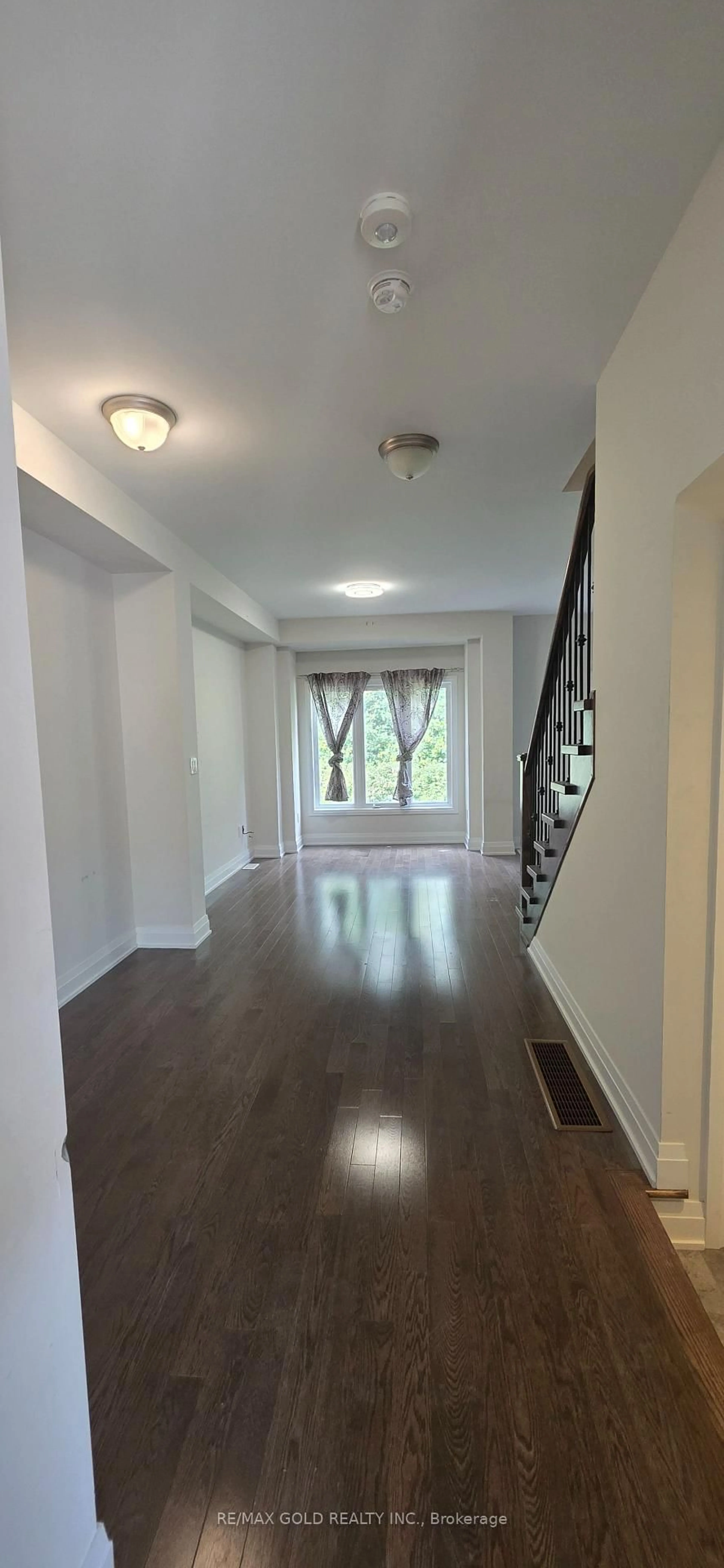 Indoor foyer for 9 Oliana Way, Brampton Ontario L6Y 6G8