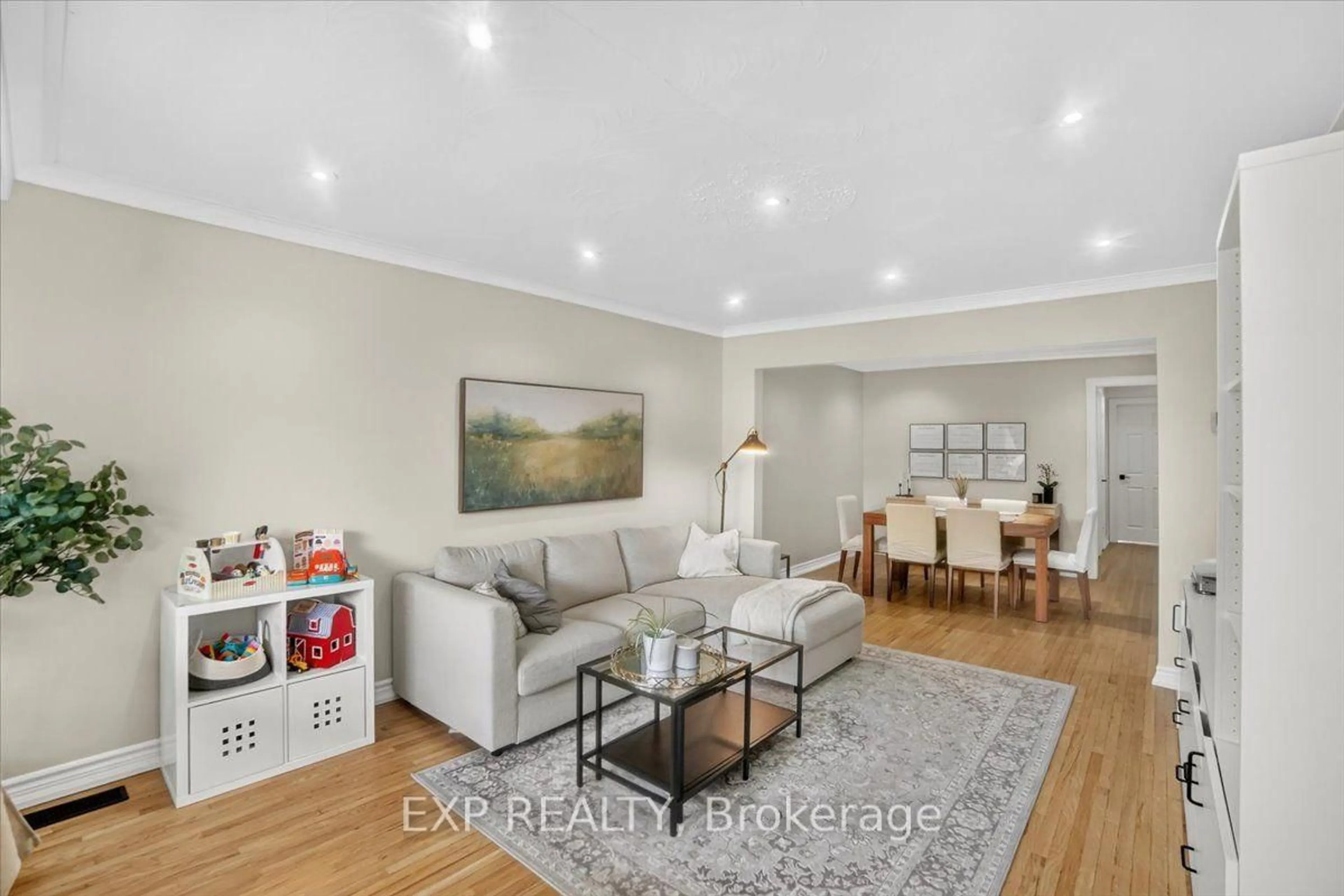 Living room with furniture, wood/laminate floor for 39 Prouse Dr, Brampton Ontario L6V 3A3