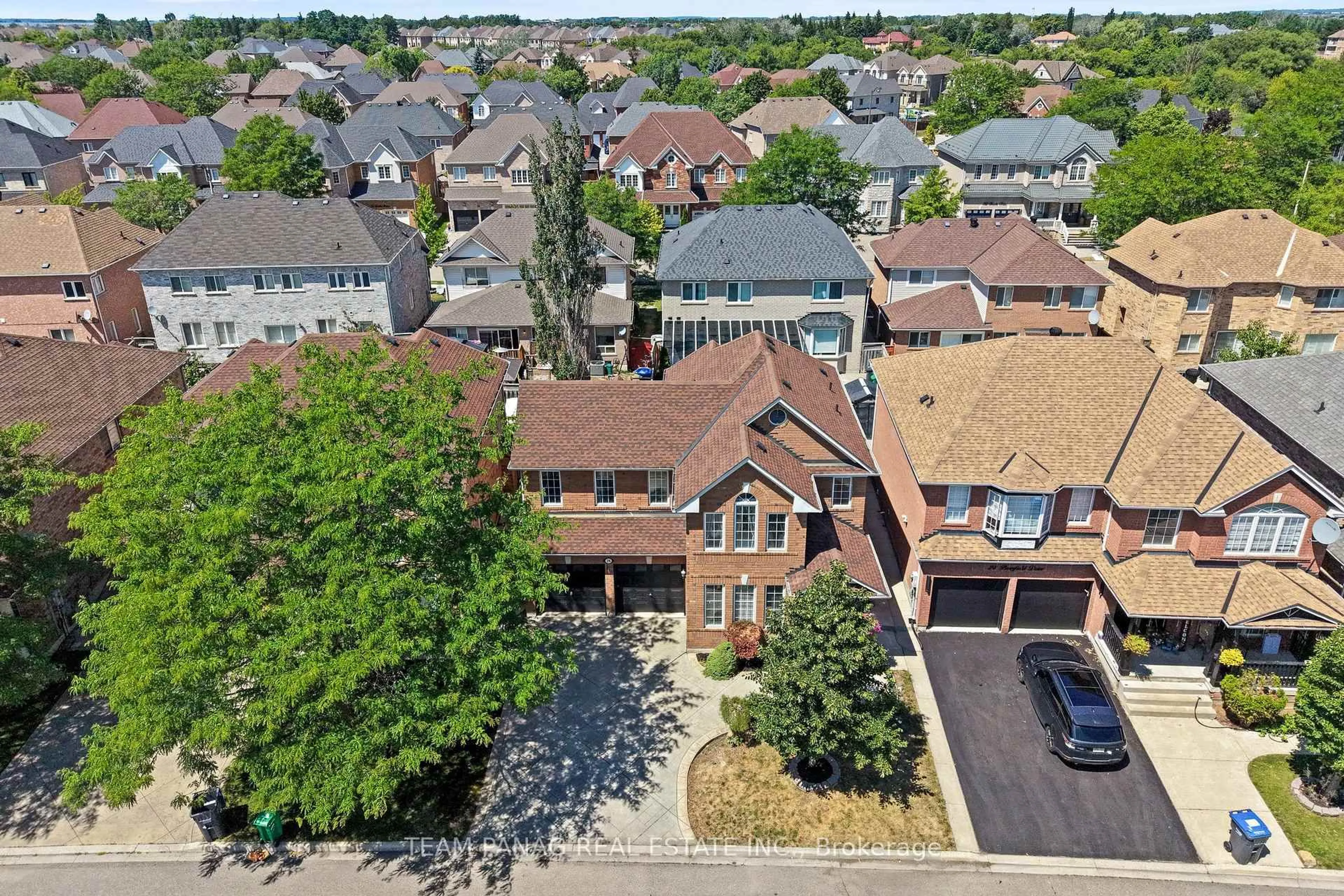 A pic from outside/outdoor area/front of a property/back of a property/a pic from drone, street for 26 Bowsfield Dr, Brampton Ontario L6P 1A6
