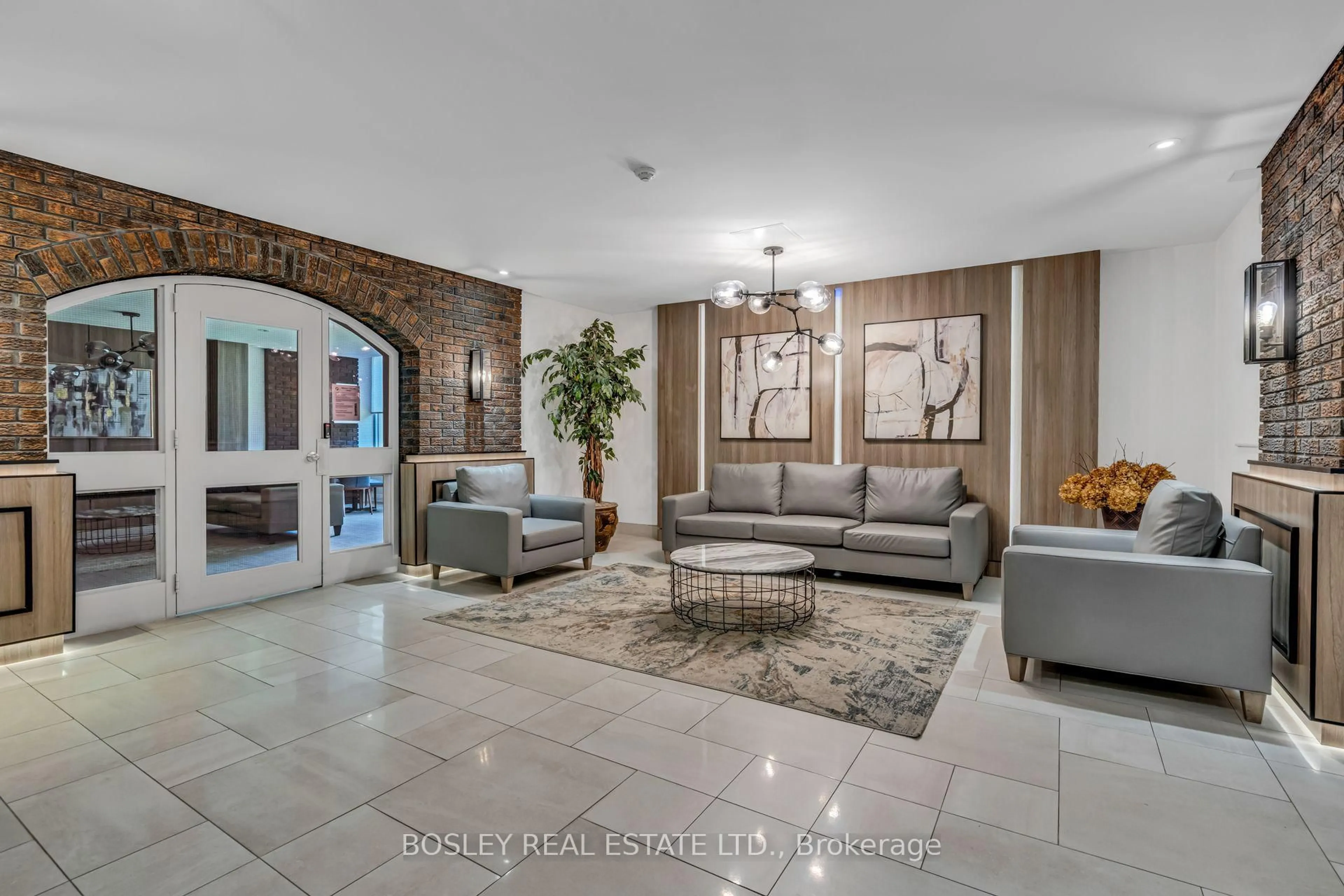 Lobby for 966 Inverhouse Dr #112, Mississauga Ontario L5J 4B6