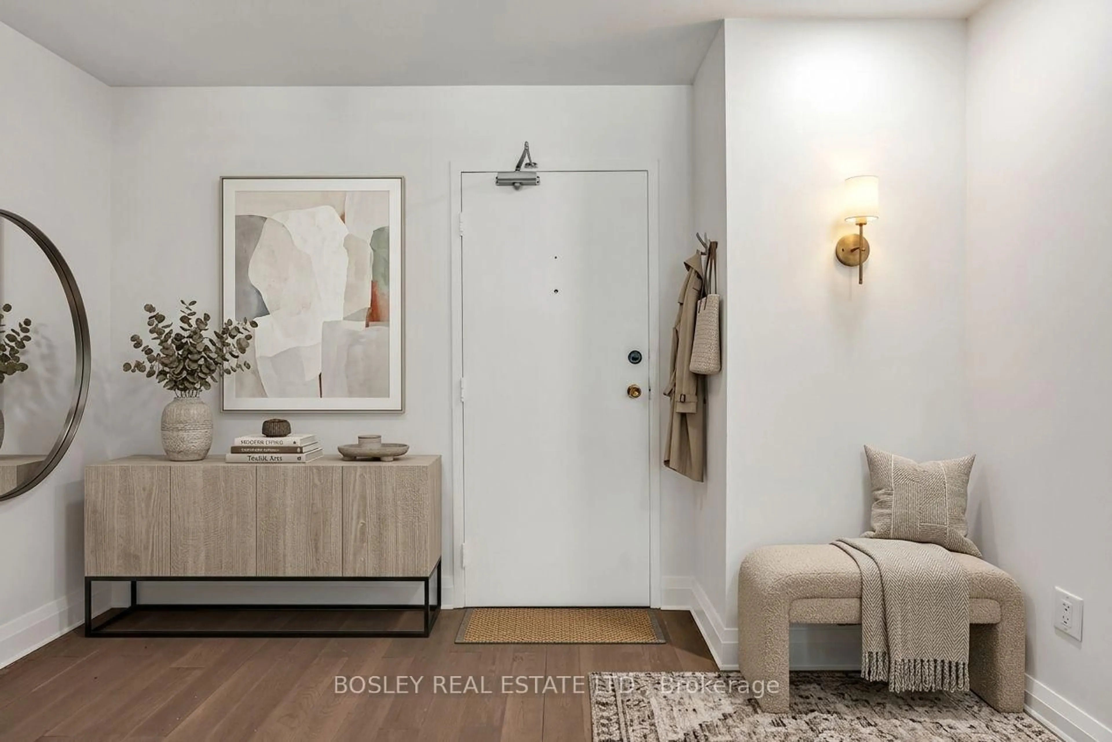 Indoor entryway for 966 Inverhouse Dr #112, Mississauga Ontario L5J 4B6