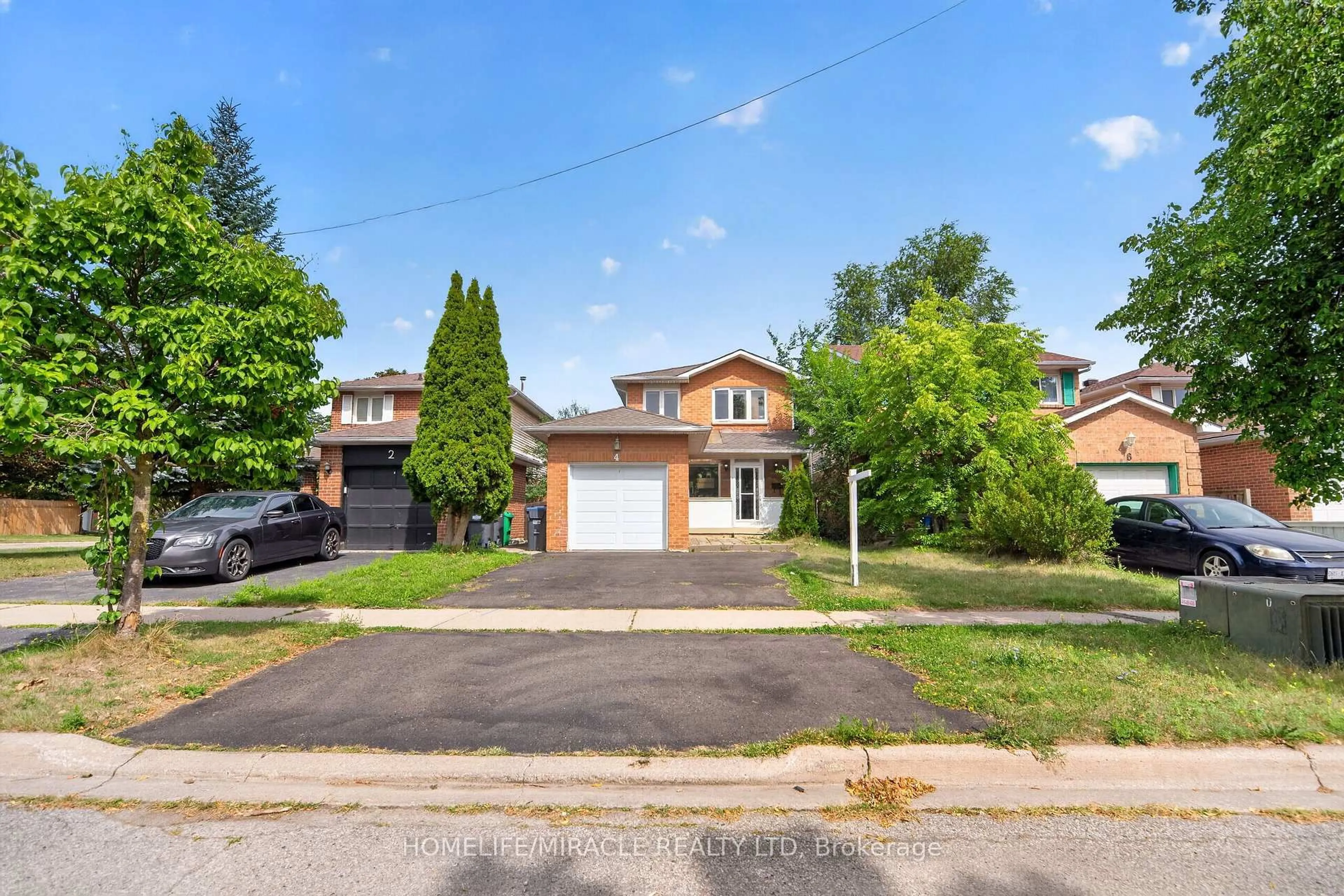 A pic from outside/outdoor area/front of a property/back of a property/a pic from drone, street for 4 Summertime Crt, Brampton Ontario L6Z 2B4