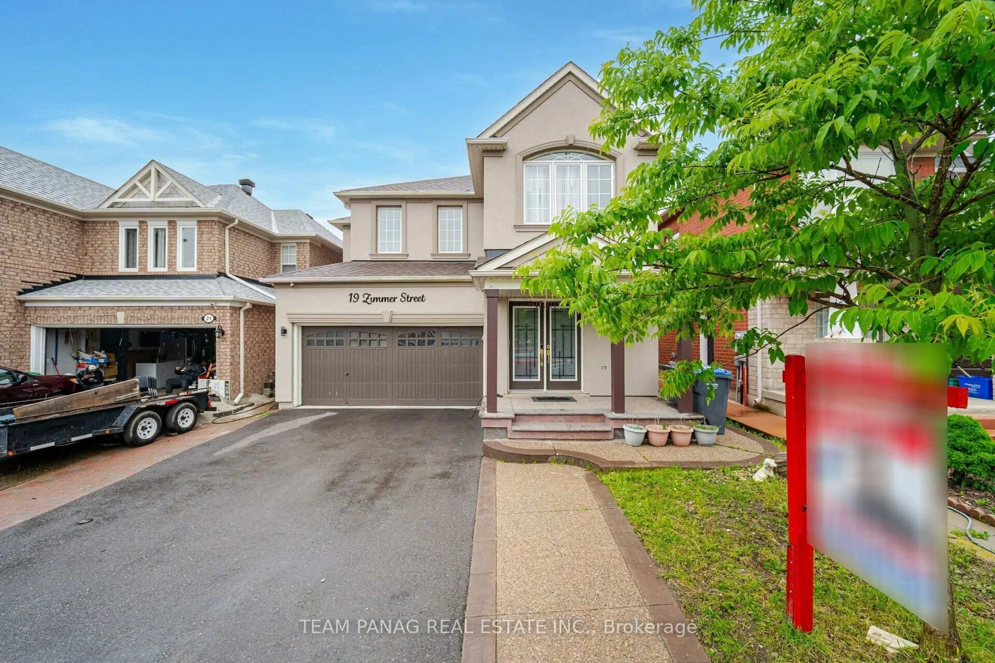 A pic from outside/outdoor area/front of a property/back of a property/a pic from drone, street for 19 Zimmer St, Brampton Ontario L6S 6L3