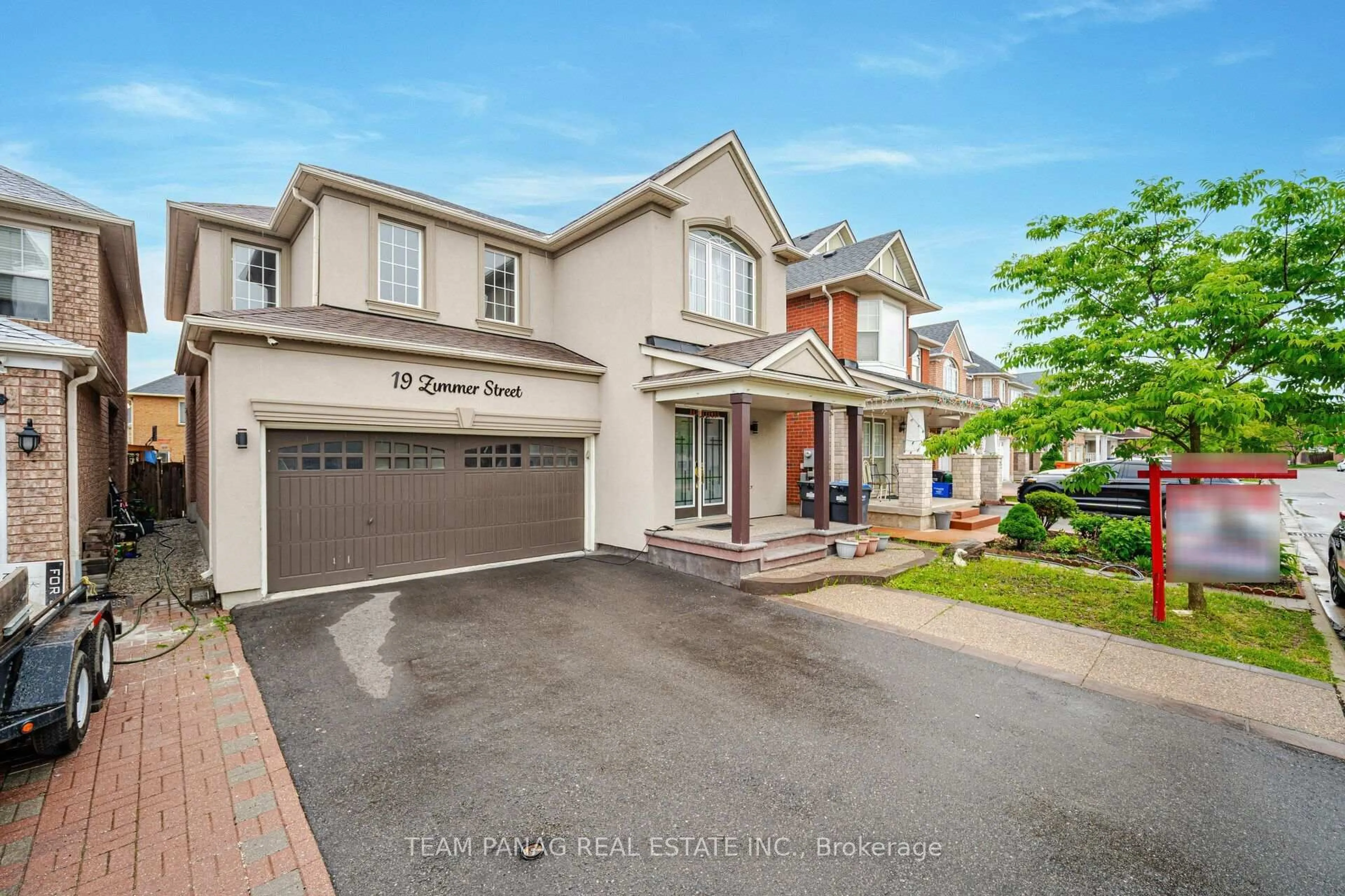 A pic from outside/outdoor area/front of a property/back of a property/a pic from drone, street for 19 Zimmer St, Brampton Ontario L6S 6L3