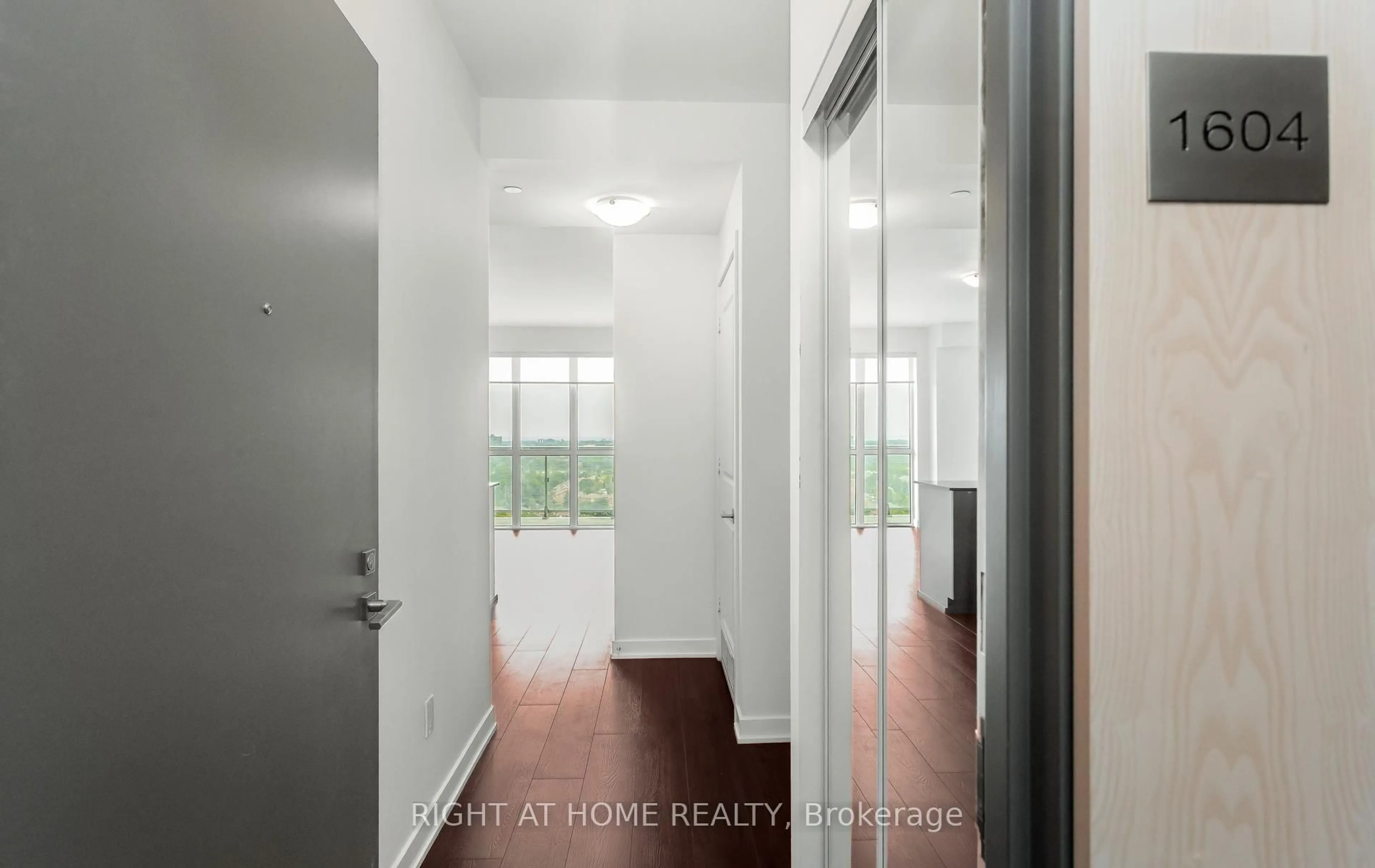 Indoor entryway for 4655 Glen Erin Dr #1604, Mississauga Ontario L5M 0Z1