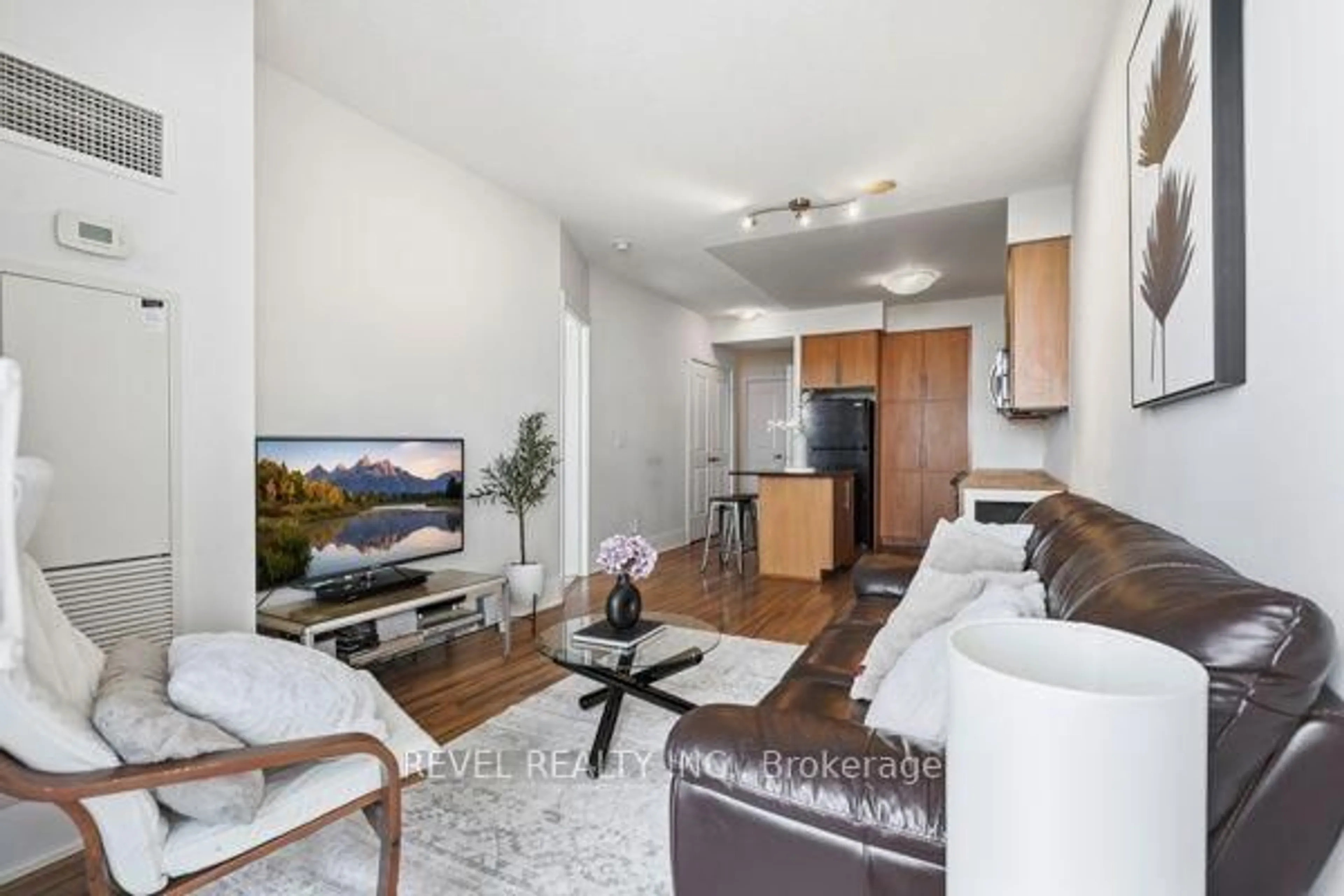 Living room with furniture, wood/laminate floor for 330 Burnhamthorpe Rd #3101, Mississauga Ontario L5B 0E1