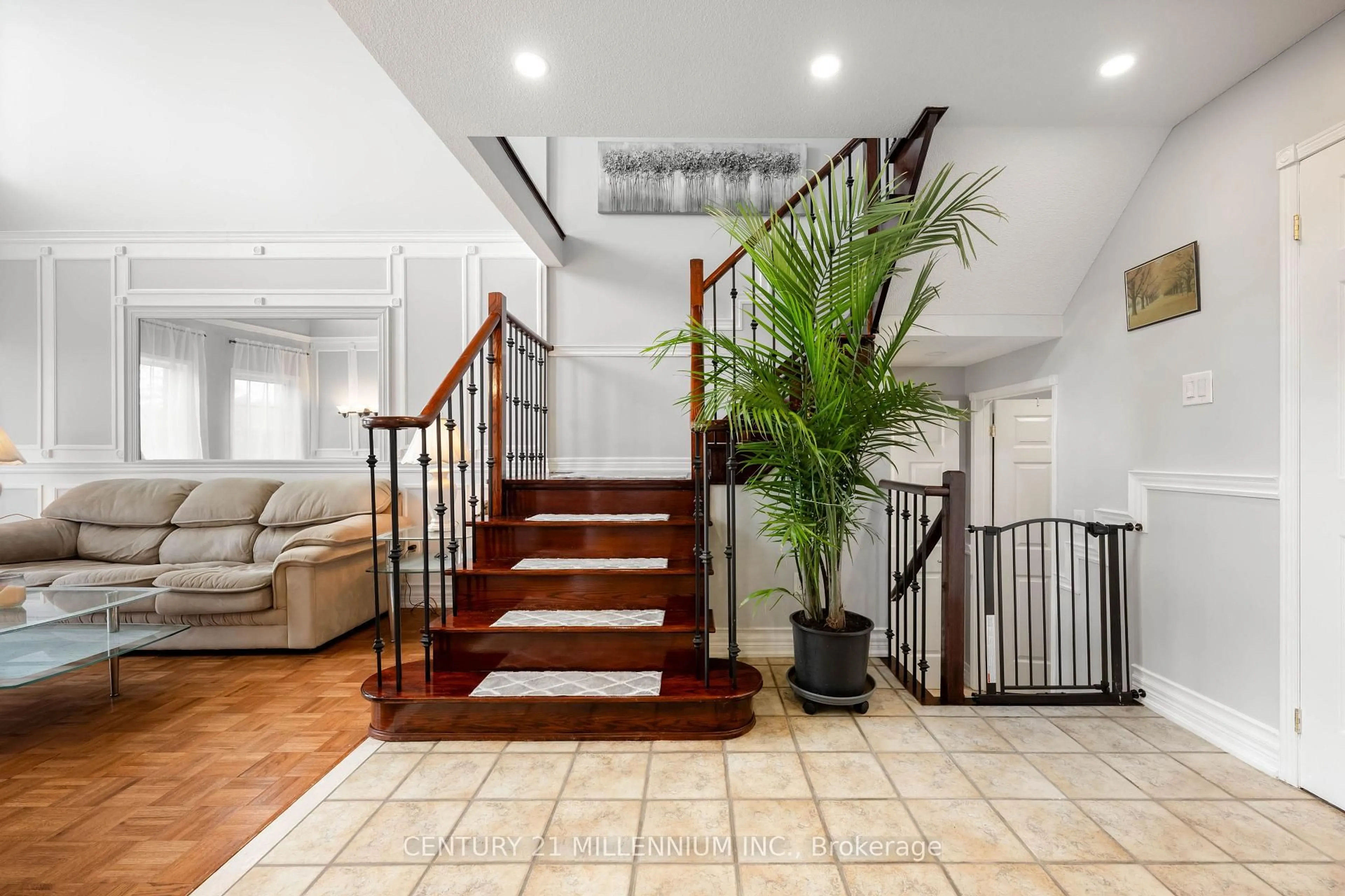 Indoor foyer for 33 Fletchers Creek Blvd, Brampton Ontario L6X 4S3