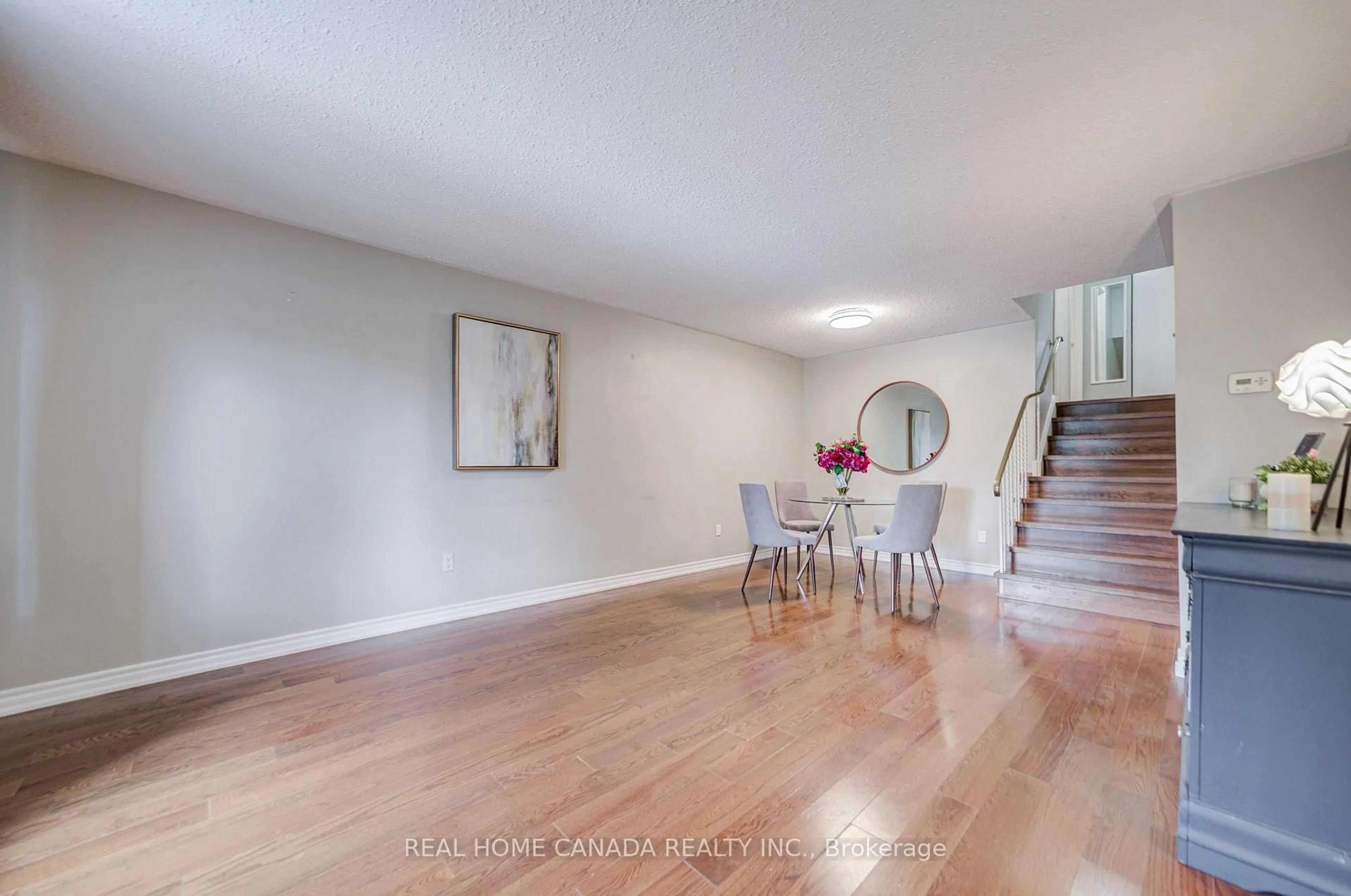 Unknown for 19 Hepworth Dr, Toronto Ontario M9R 3W1