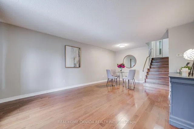 19 Hepworth Dr, Toronto 5