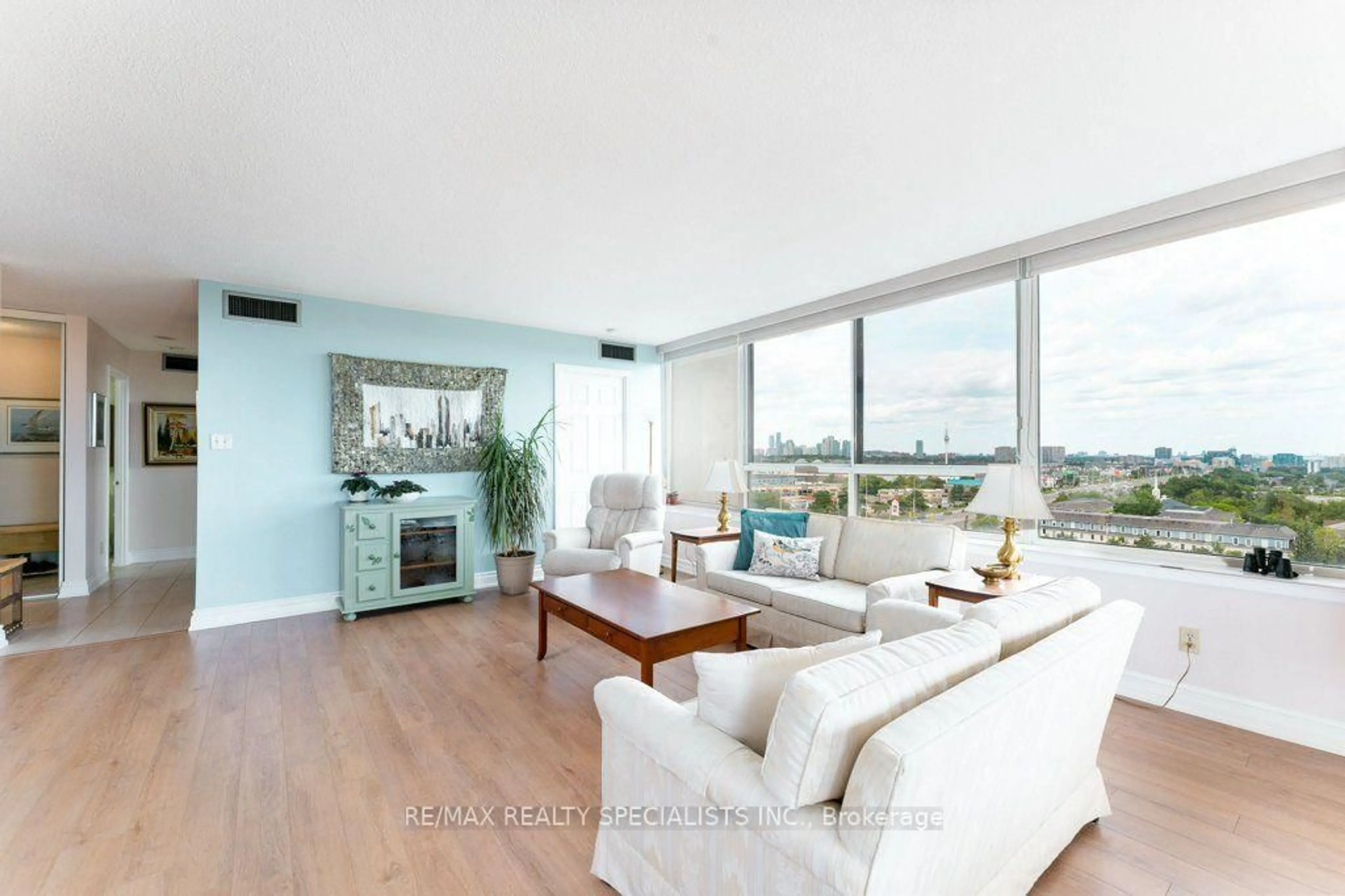 Living room with furniture, unknown for 880 Dundas St #1106, Mississauga Ontario L5C 4H3