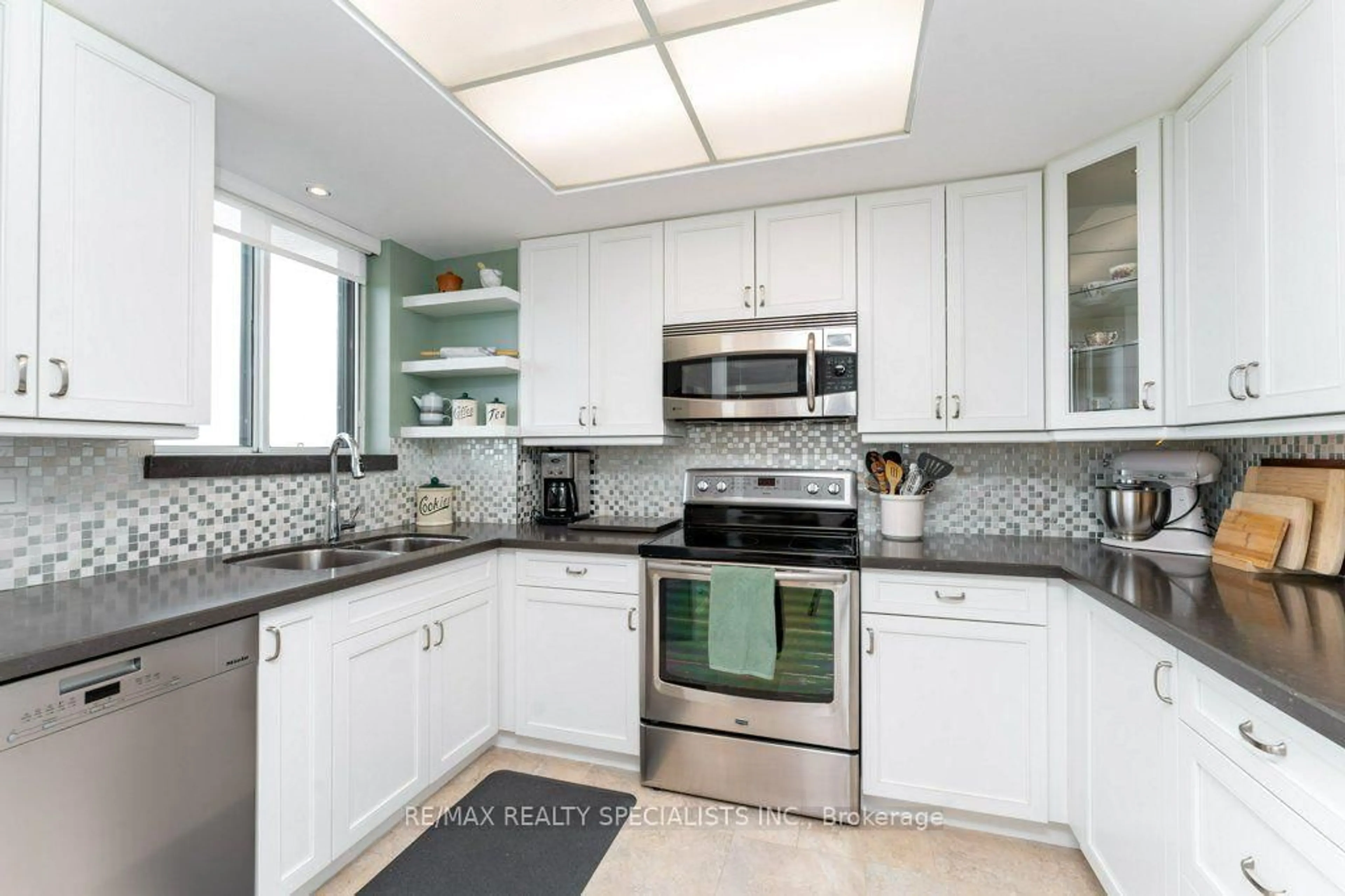 Unknown for 880 Dundas St #1106, Mississauga Ontario L5C 4H3