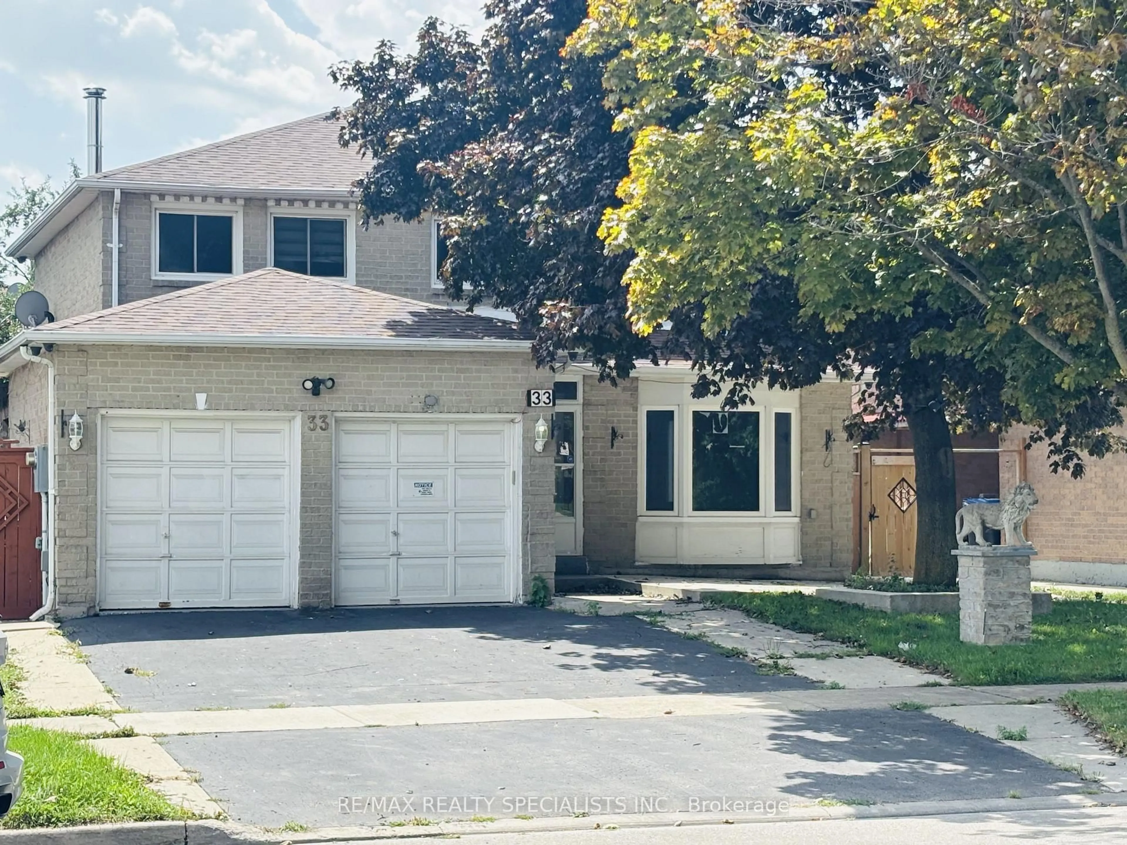 Home with vinyl exterior material, street for 33 Cherrytree Dr, Brampton Ontario L6Y 3L7