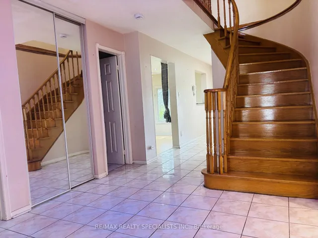 33 Cherrytree Dr, Brampton 5