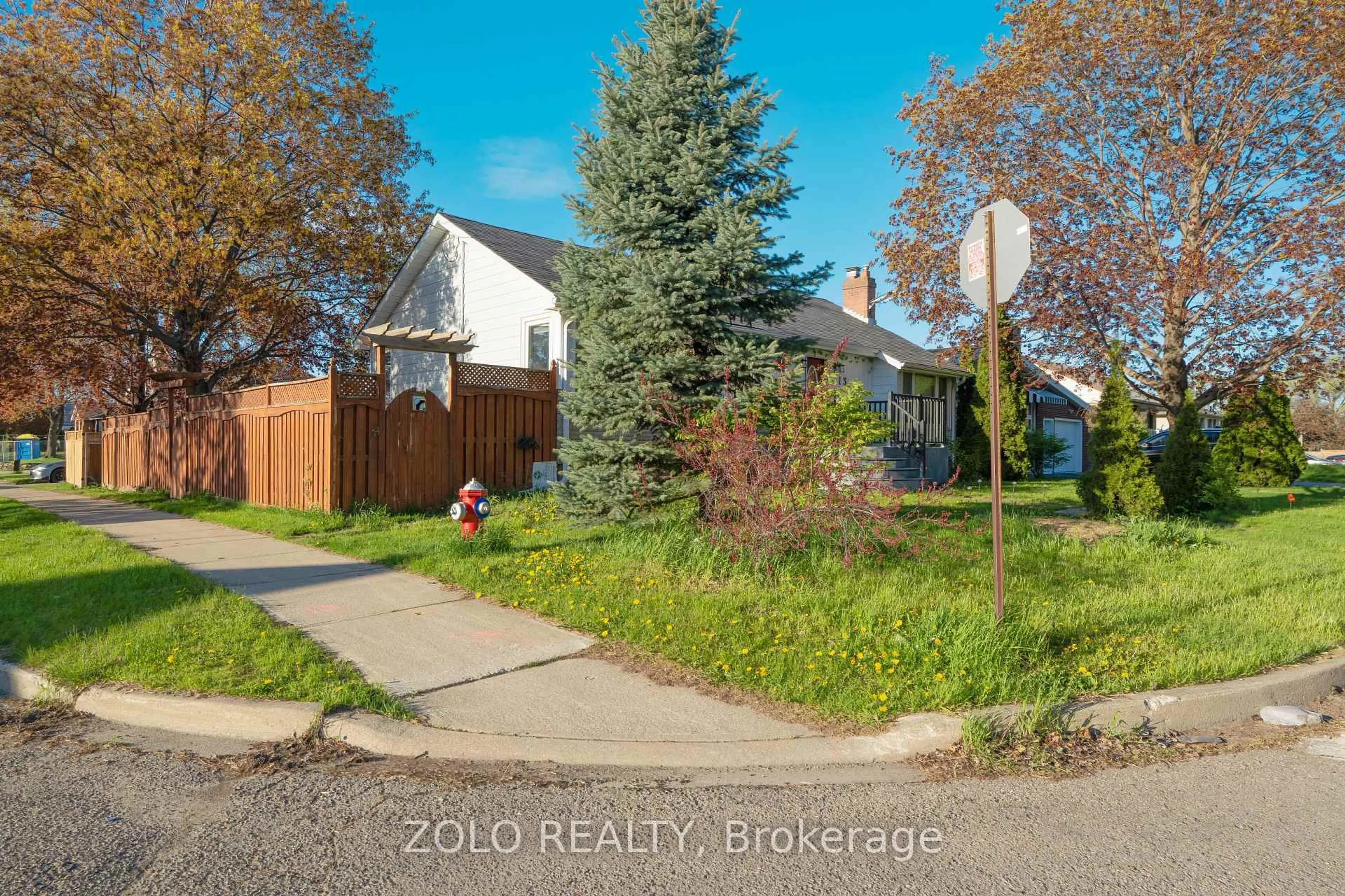 A pic from outside/outdoor area/front of a property/back of a property/a pic from drone, street for 13 Foster Rd, Mississauga Ontario L4T 1C3