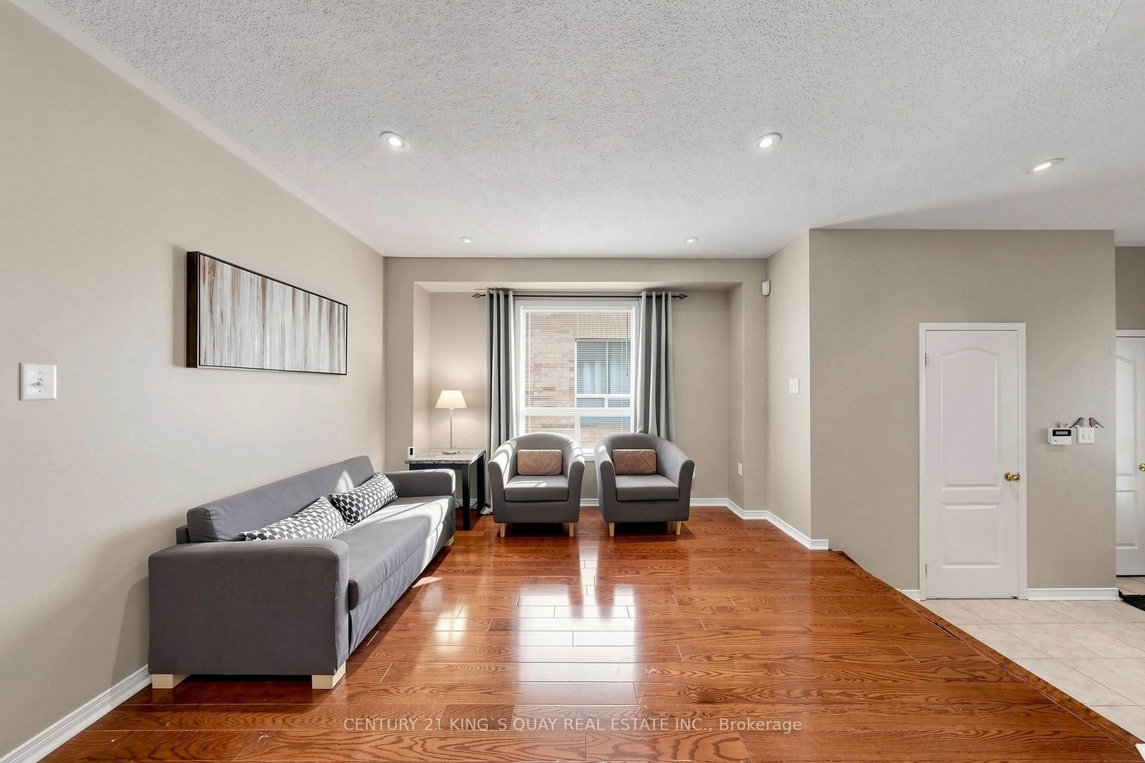 Living room with furniture, unknown for 3328 Southwick St, Mississauga Ontario L5M 7K9