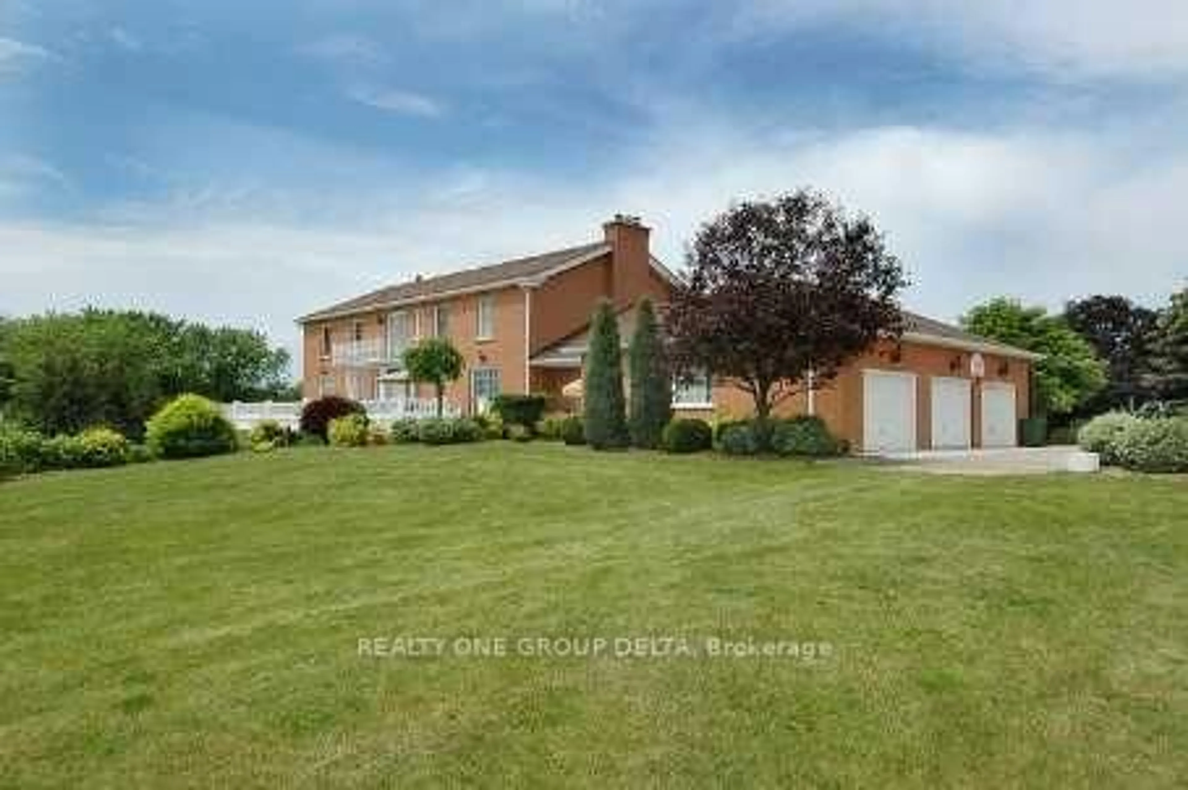 A pic from outside/outdoor area/front of a property/back of a property/a pic from drone, street for 6 Bowman Ave, Brampton Ontario L6P 0X5
