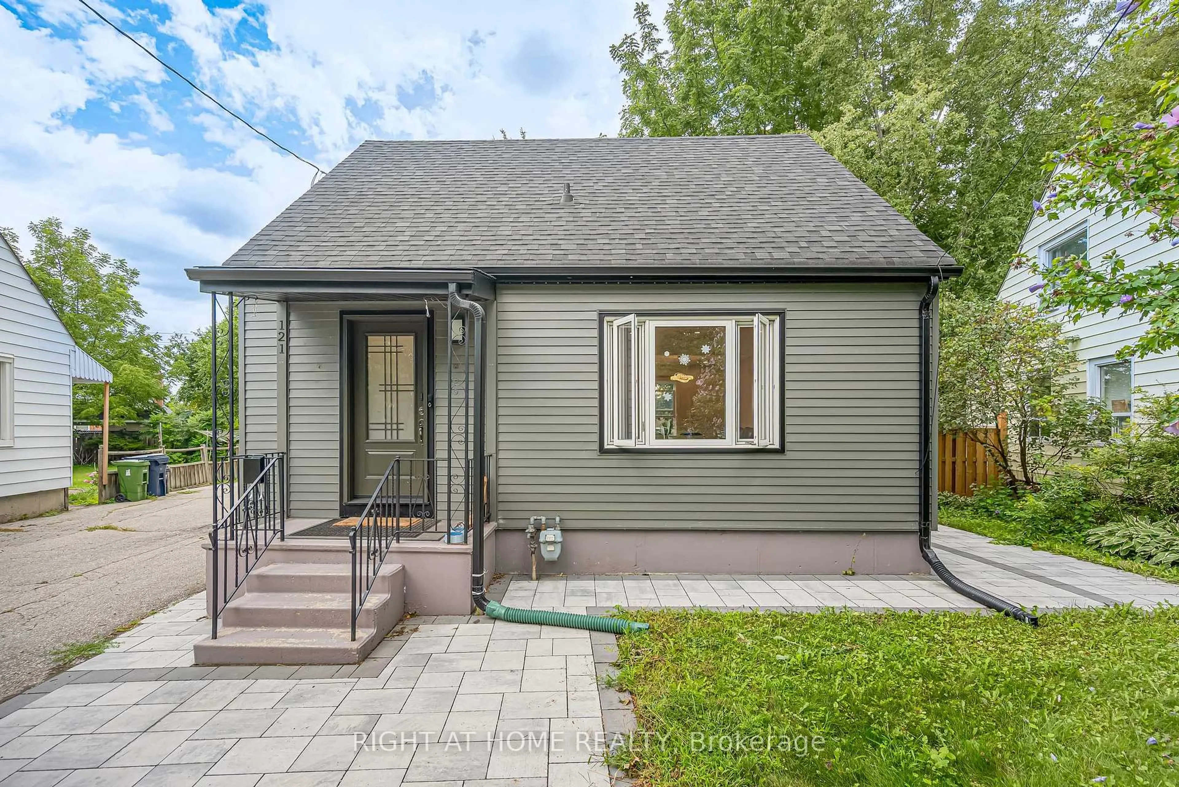 Home with vinyl exterior material, street for 121 Hearst Circ, Toronto Ontario M6M 2V4