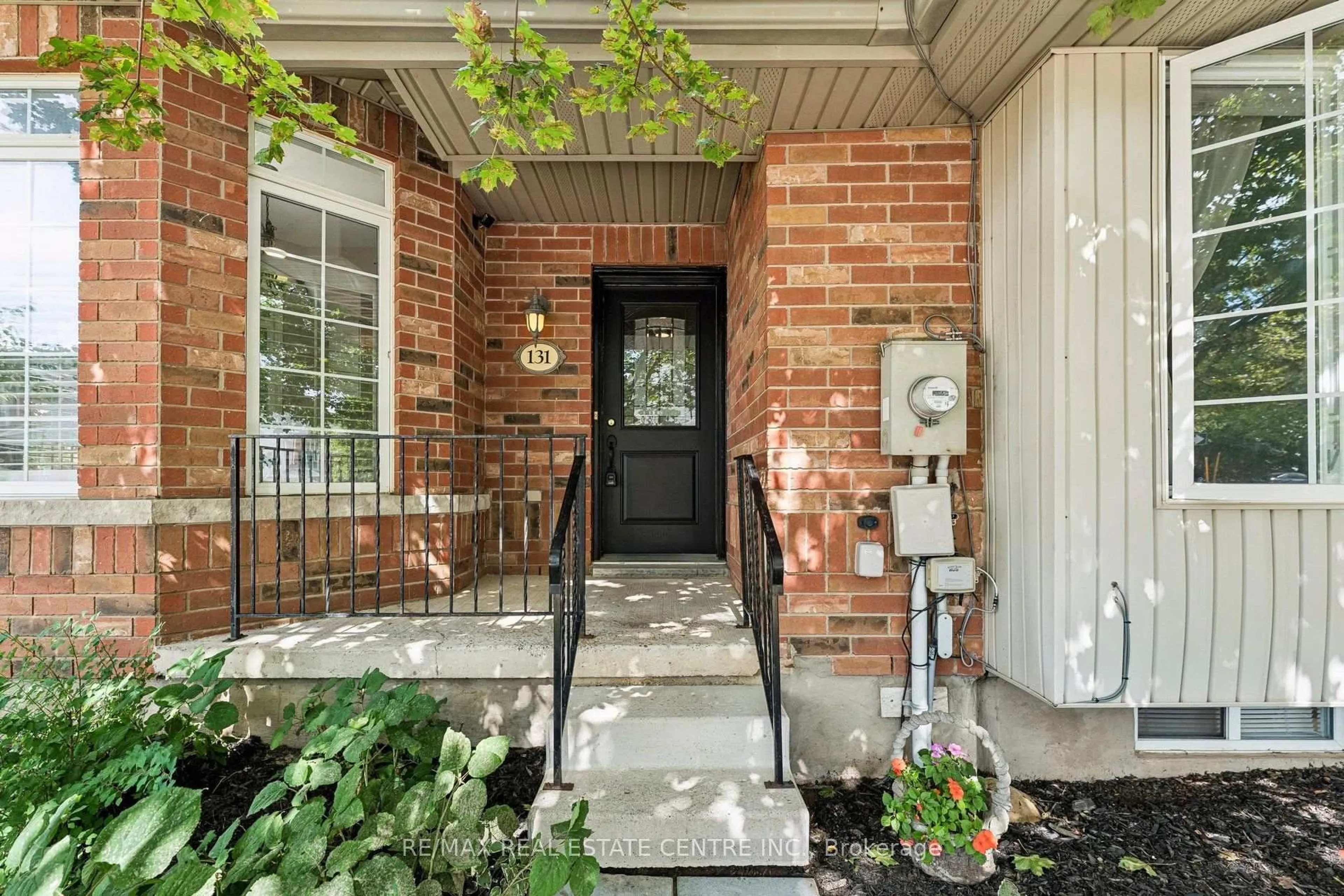 Indoor entryway for 131 Montgomery Blvd, Orangeville Ontario L9W 5C1
