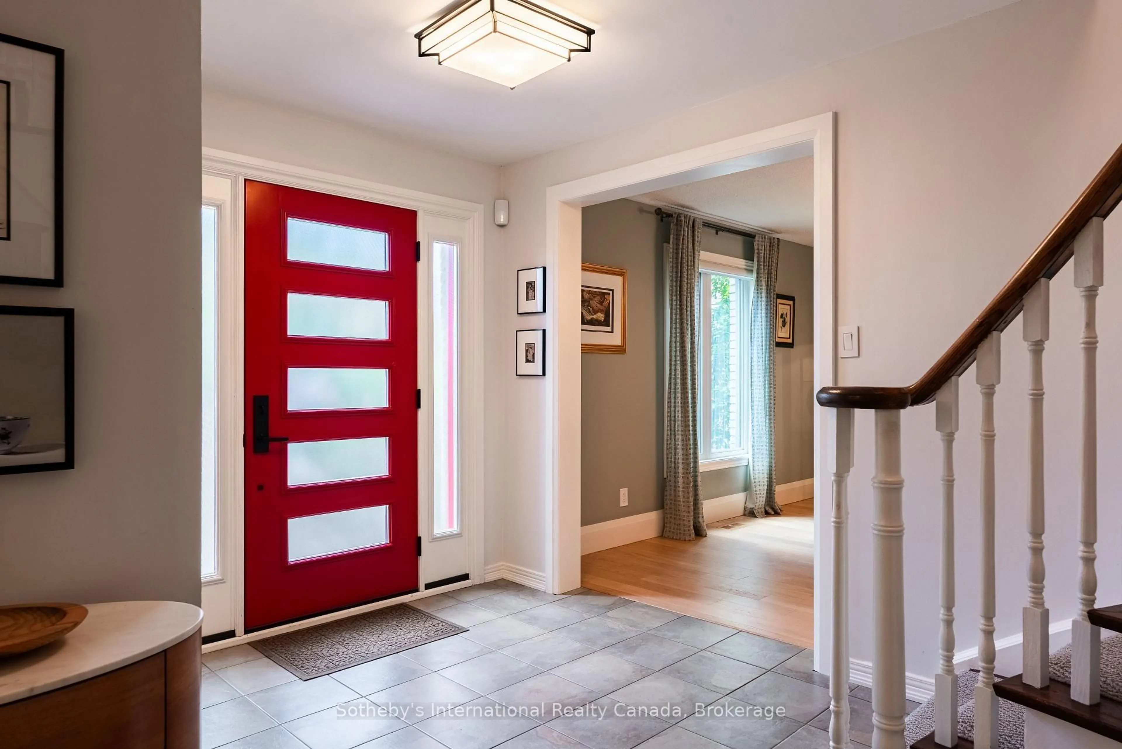 Indoor entryway for 2267 Cedarberry Crt, Oakville Ontario L6J 6E5
