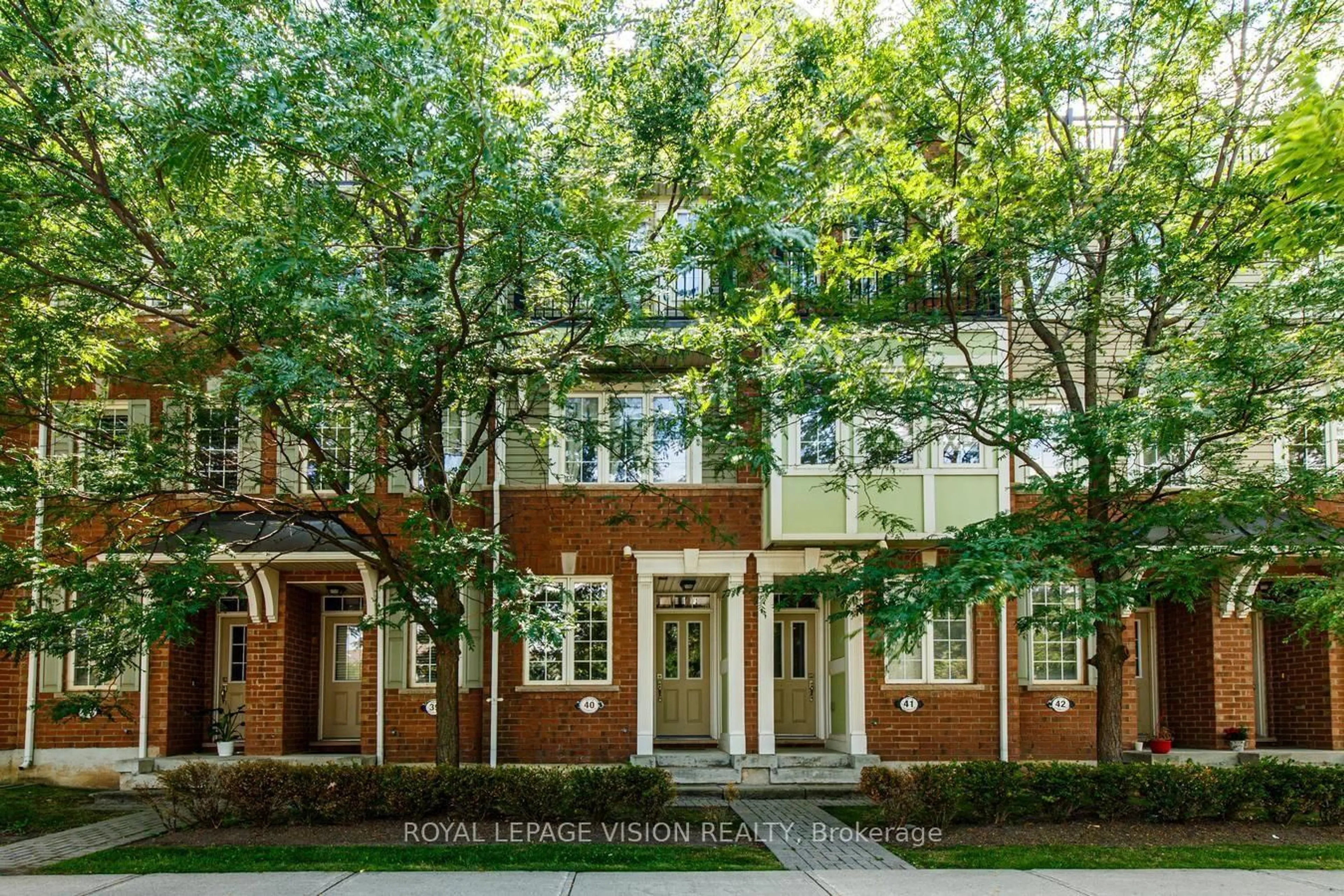 Home with brick exterior material, street for 2614 Dashwood Dr #40, Oakville Ontario L6M 0K5