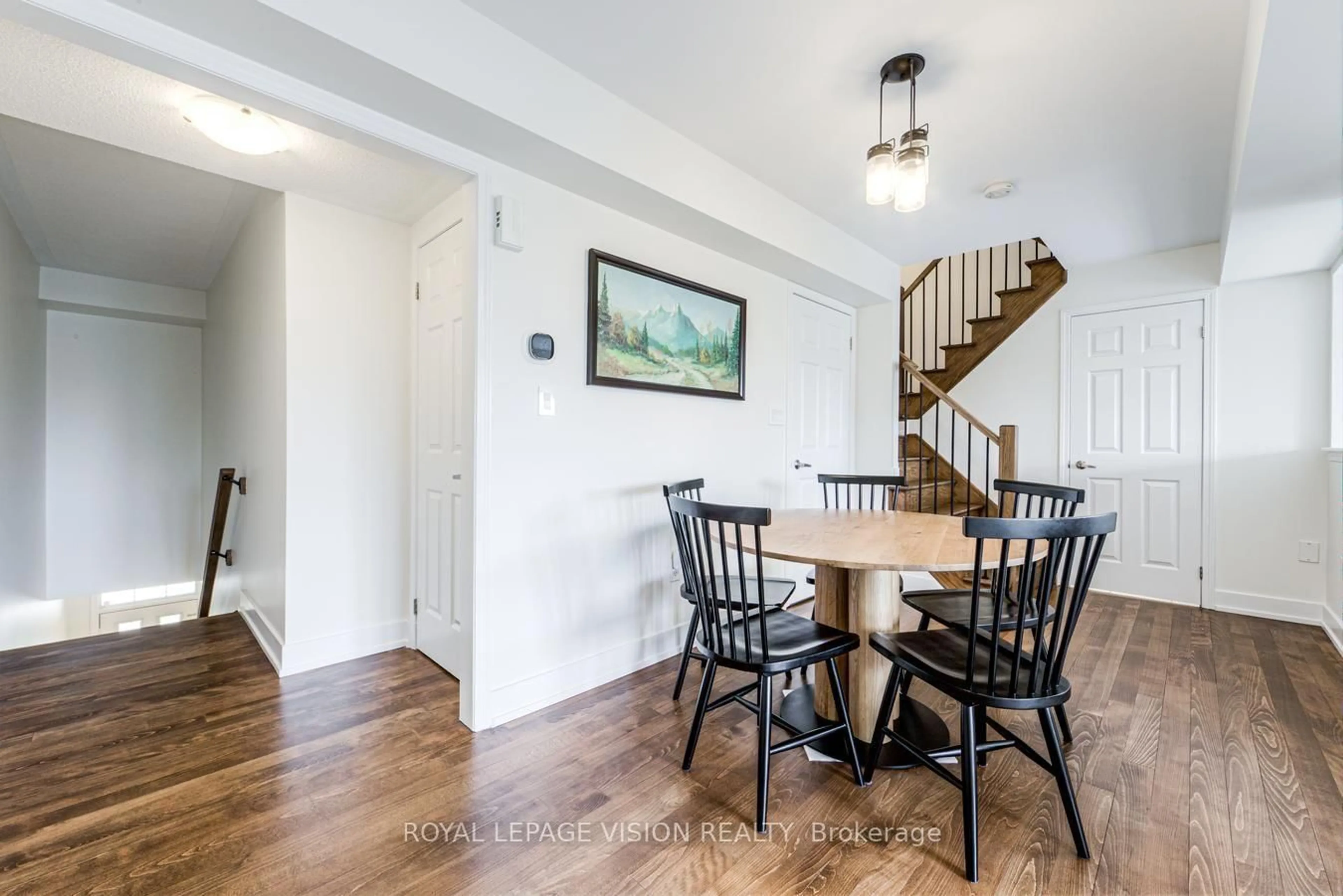Dining room, wood/laminate floor for 2614 Dashwood Dr #40, Oakville Ontario L6M 0K5
