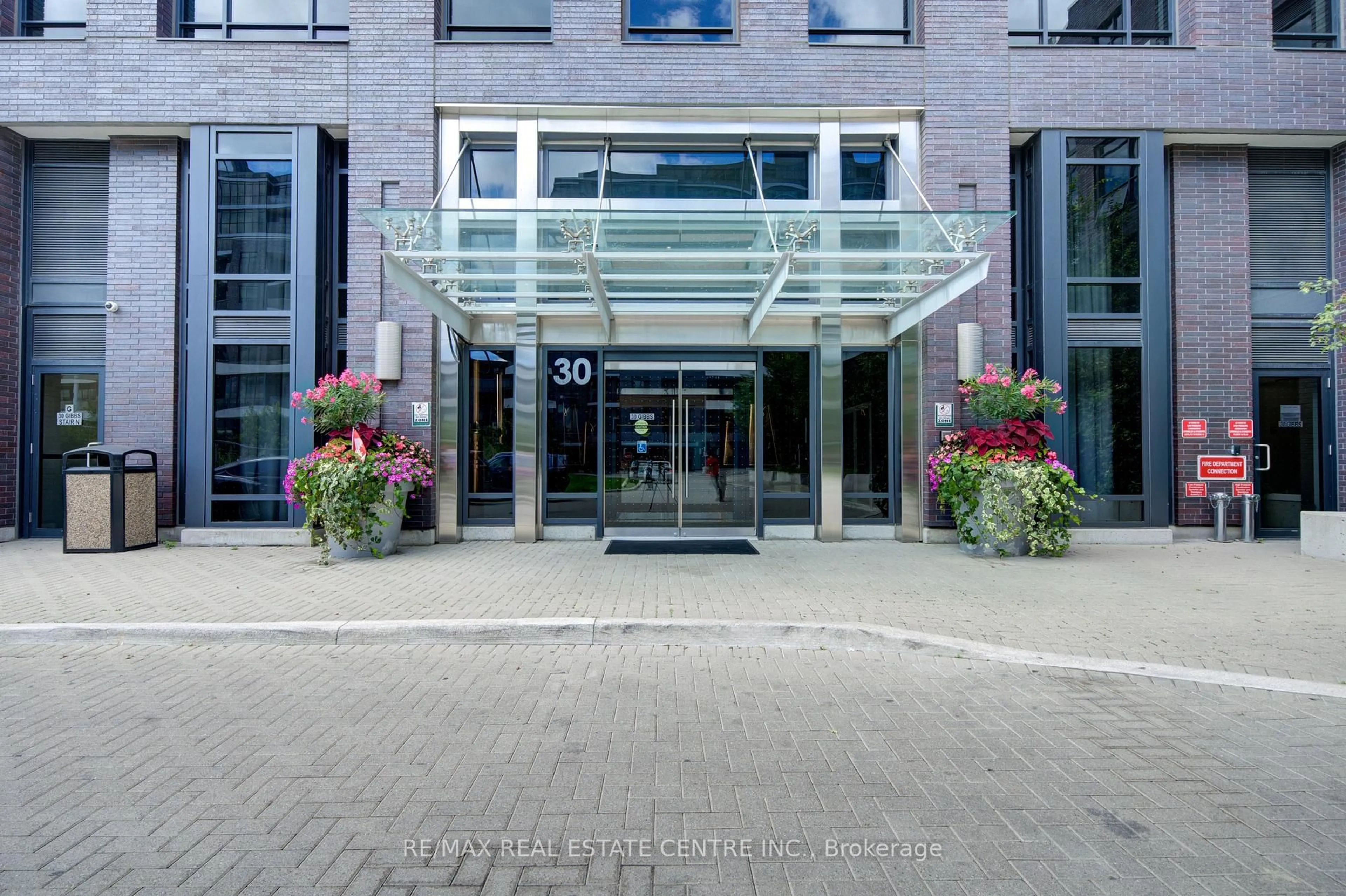 Indoor foyer for 30 Gibbs Rd #2608, Toronto Ontario M9B 0E4