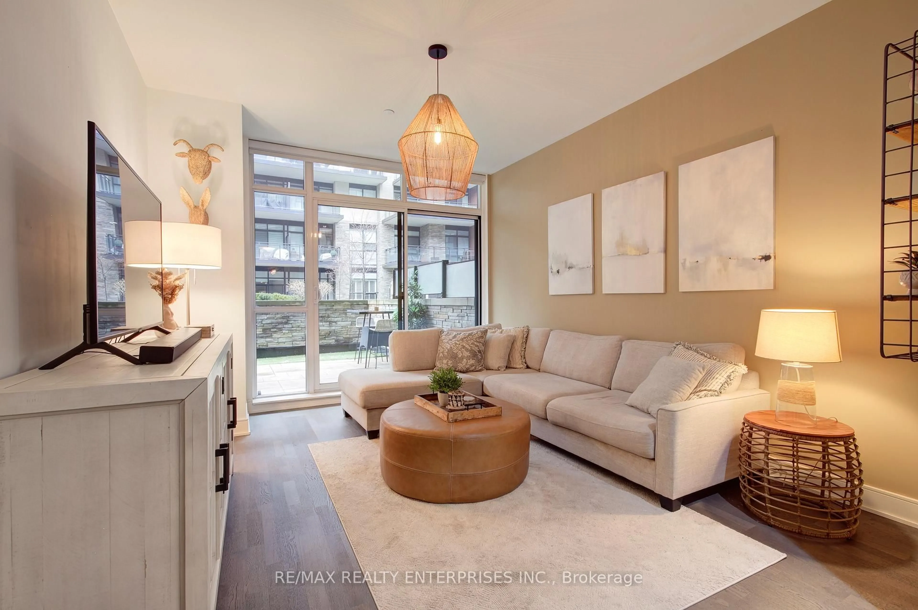 Living room with furniture, unknown for 1575 Lakeshore Rd #GR45, Mississauga Ontario L5J 0B1