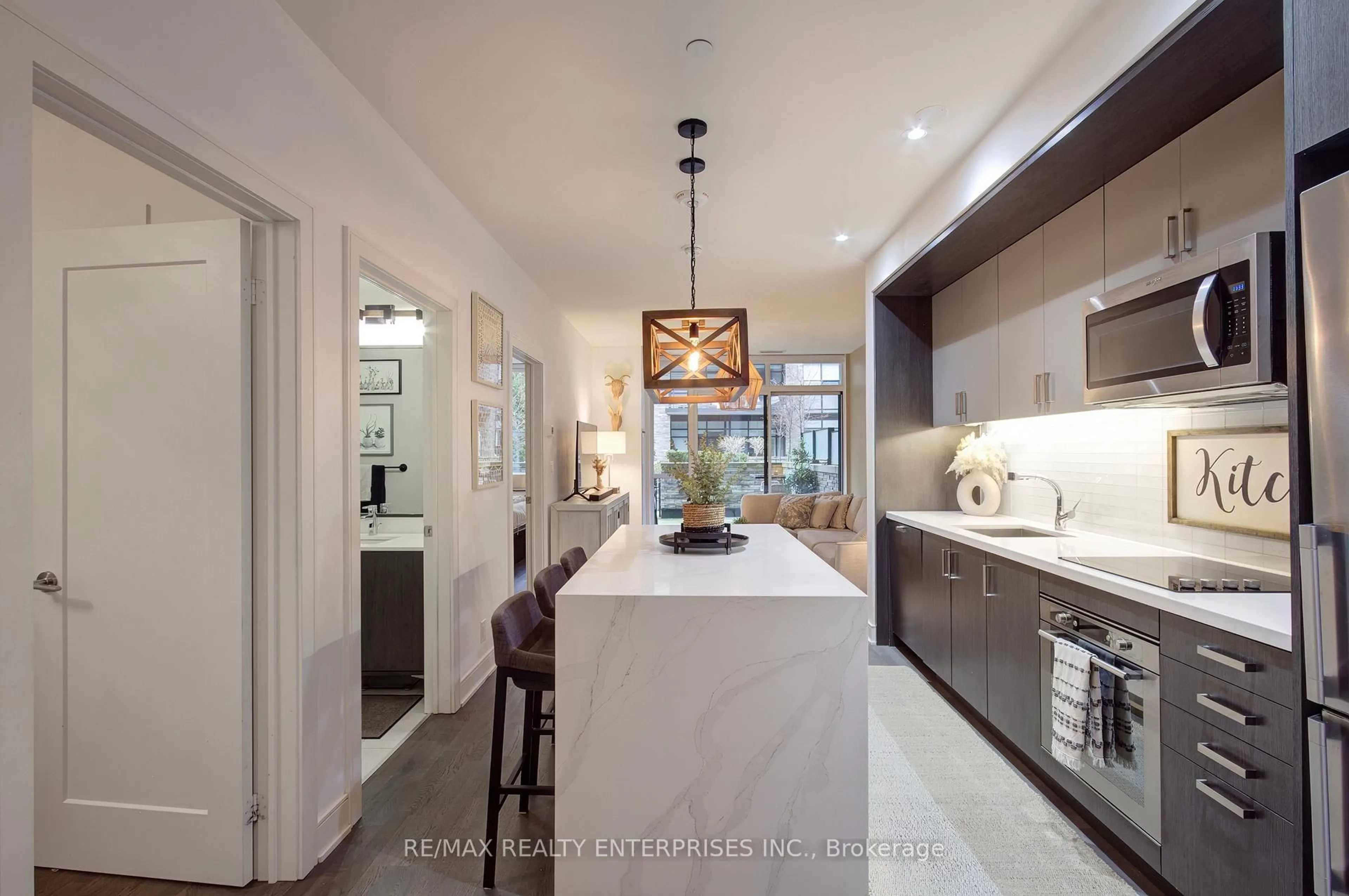 Open concept kitchen, ceramic/tile floor for 1575 Lakeshore Rd #GR45, Mississauga Ontario L5J 0B1