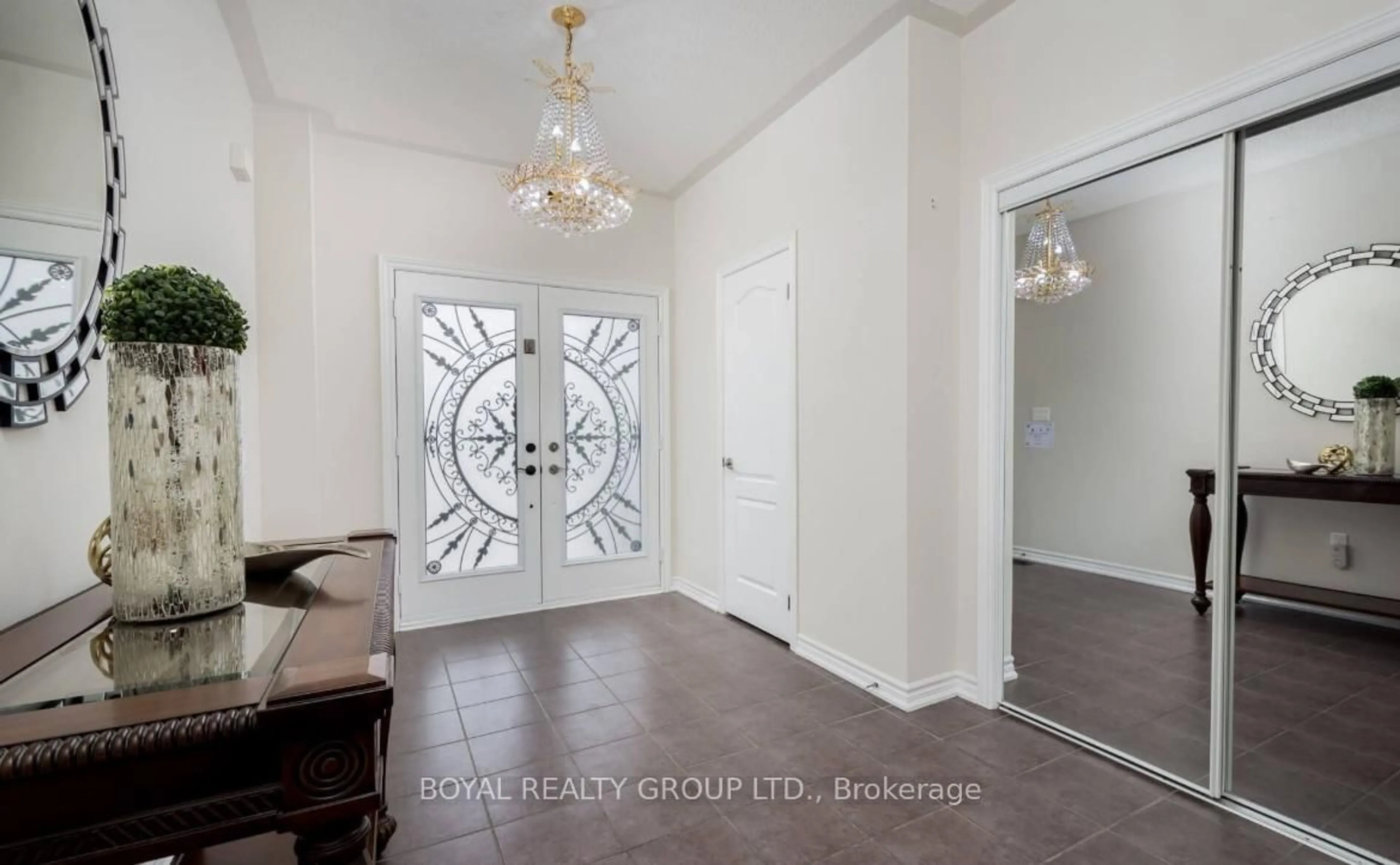 Indoor entryway for 118 Footbridge Cres, Brampton Ontario L6R 0T9