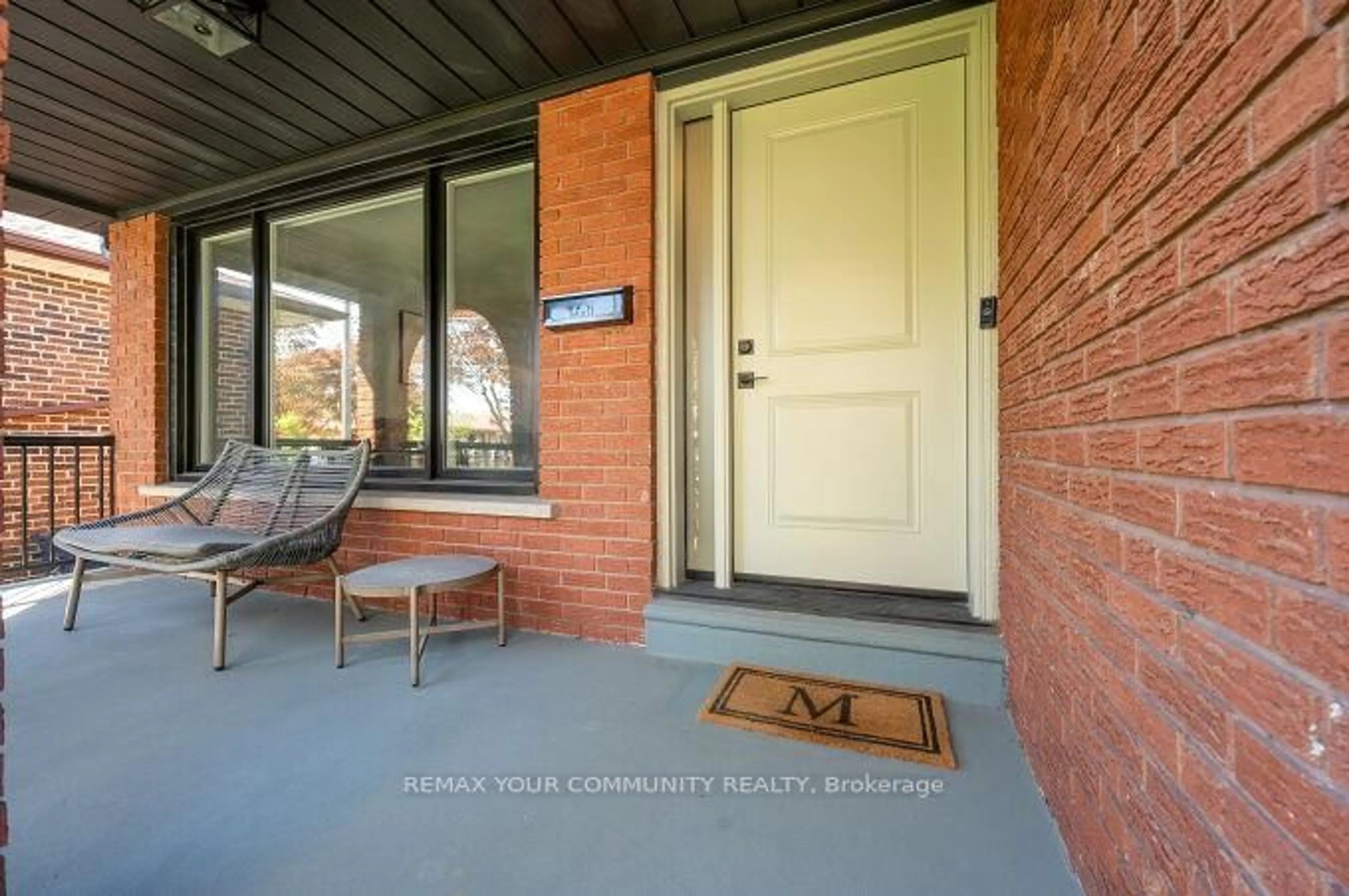 Indoor entryway for 19 Hamer Blvd, Toronto Ontario M9R 4A8