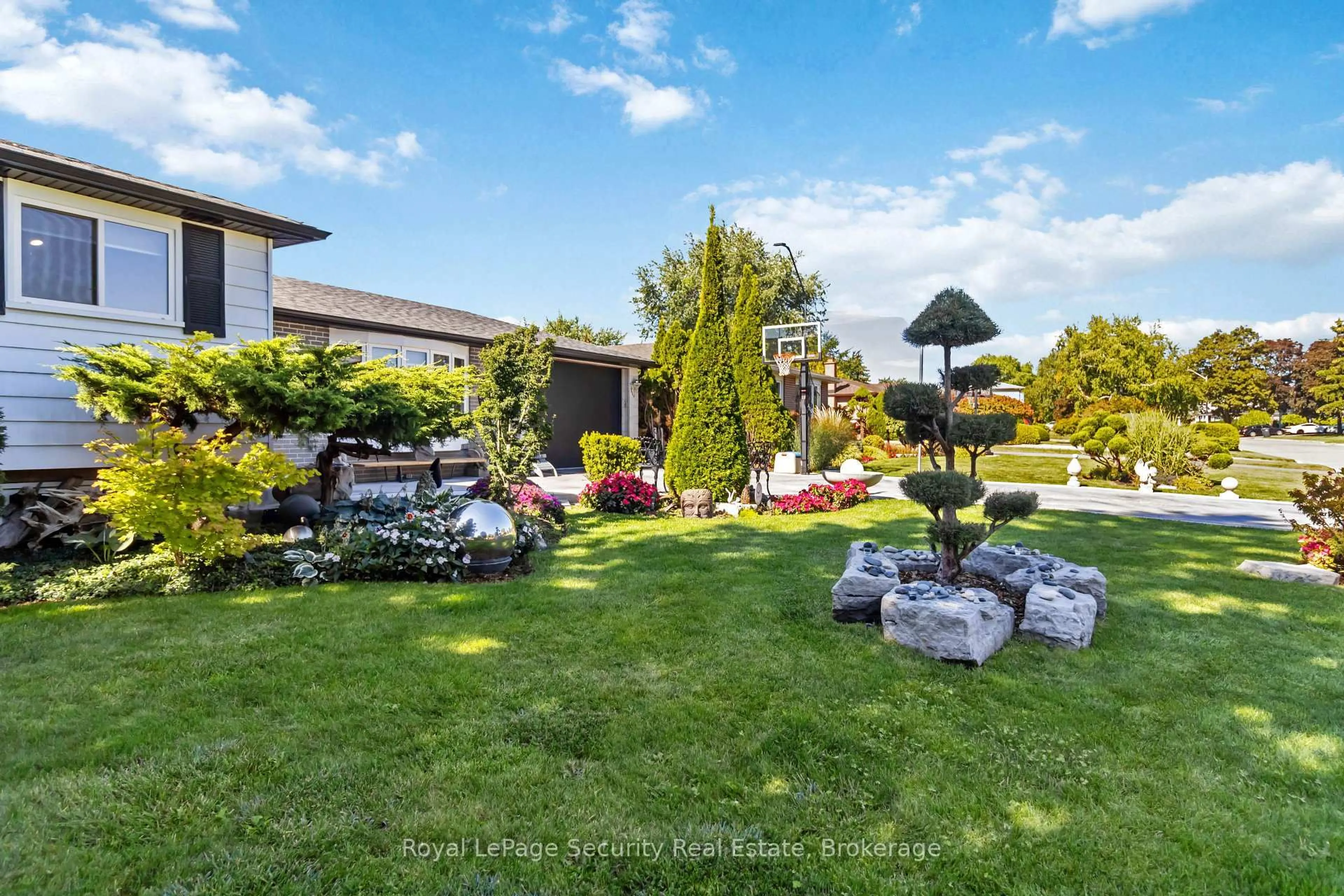 Patio, unknown for 53 Dunblaine Cres, Brampton Ontario L6T 3H1