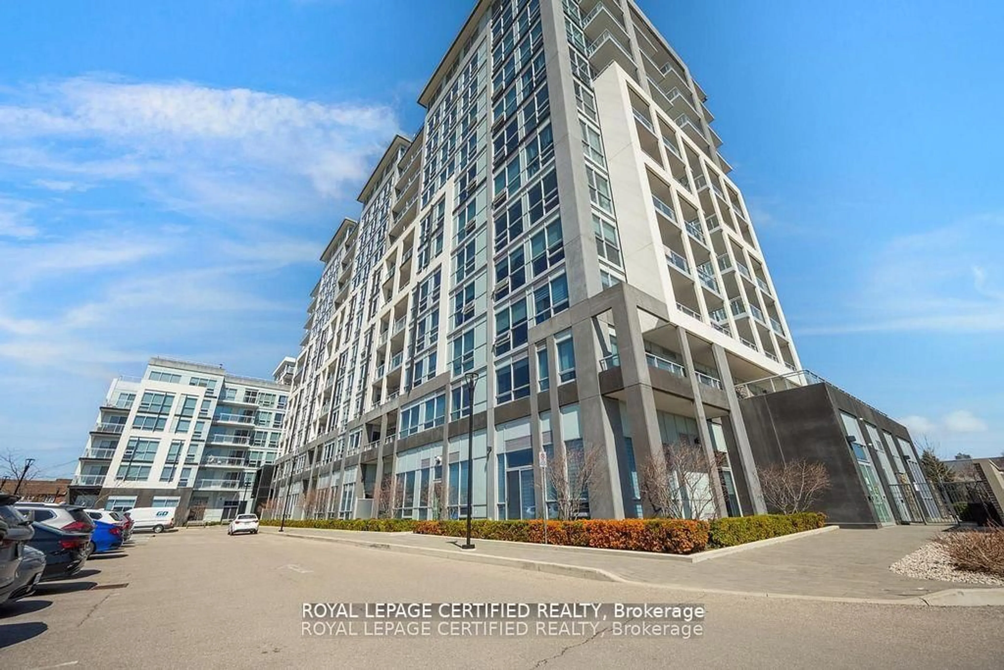 Indoor foyer for 1050 Main St #114, Milton Ontario L9T 9M3