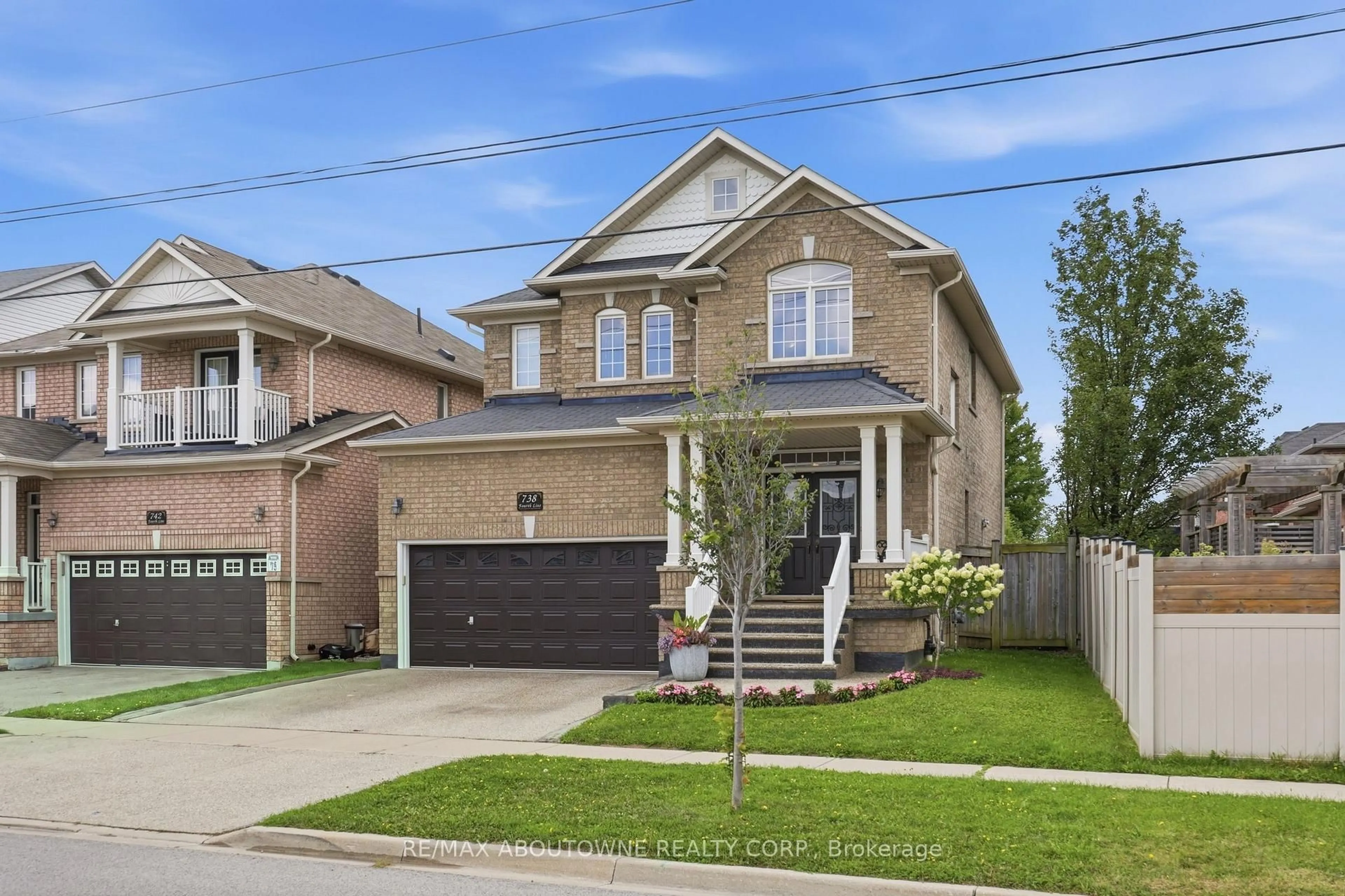 Home with brick exterior material, street for 738 Fourth Line, Milton Ontario L9T 7E4
