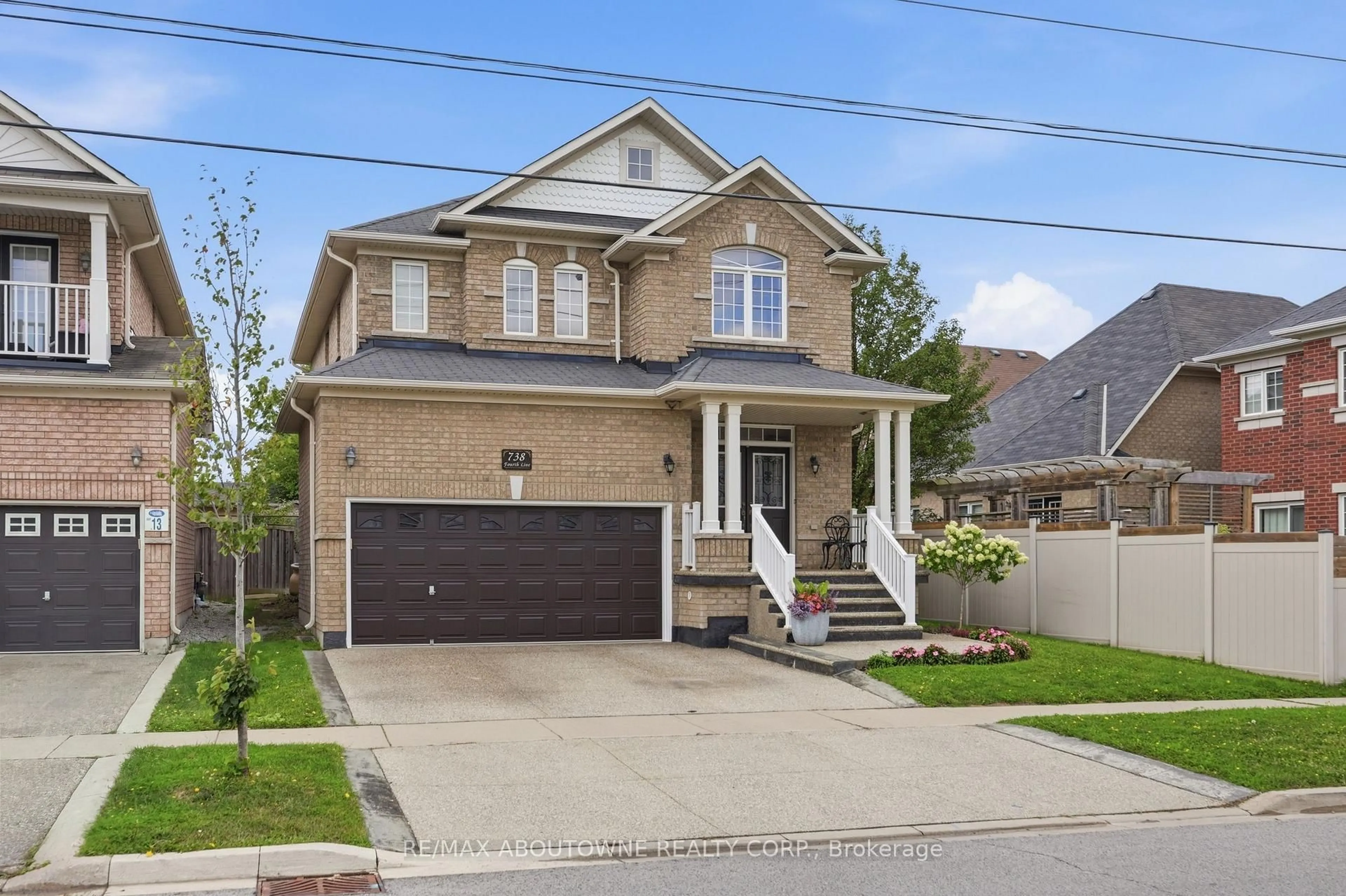 Home with brick exterior material, street for 738 Fourth Line, Milton Ontario L9T 7E4