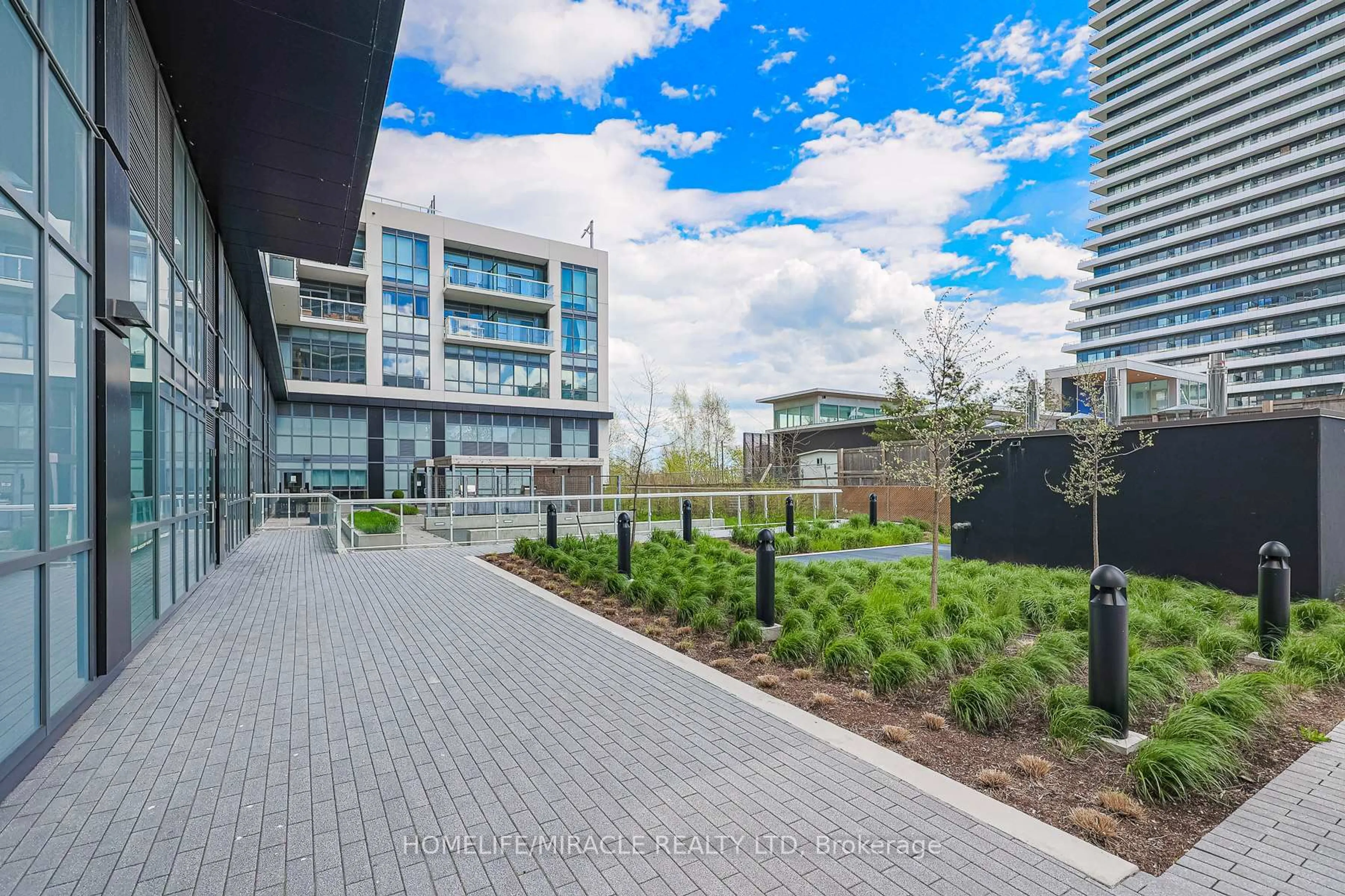 A pic from outside/outdoor area/front of a property/back of a property/a pic from drone, street for 65 Annie Craig Dr #1110, Toronto Ontario M8V 0C4
