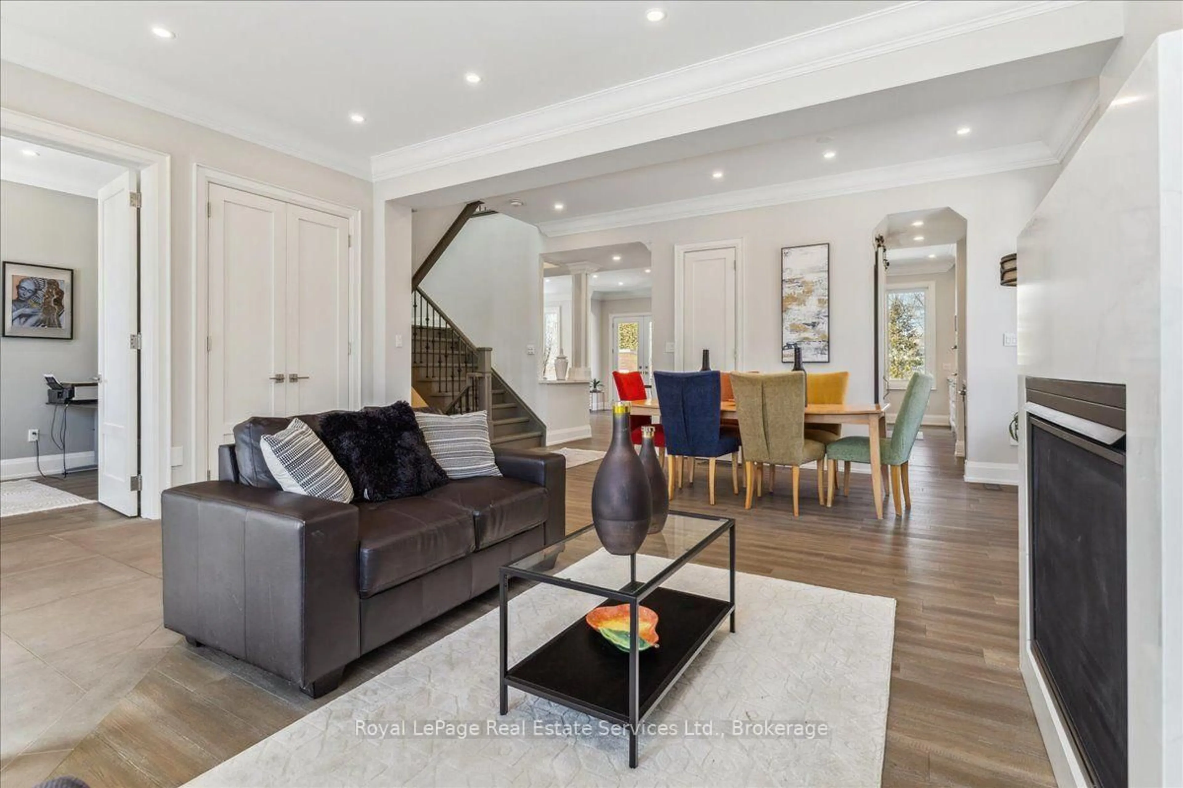 Living room with furniture, wood/laminate floor for 1211 Pinegrove Rd, Oakville Ontario L6L 2W8