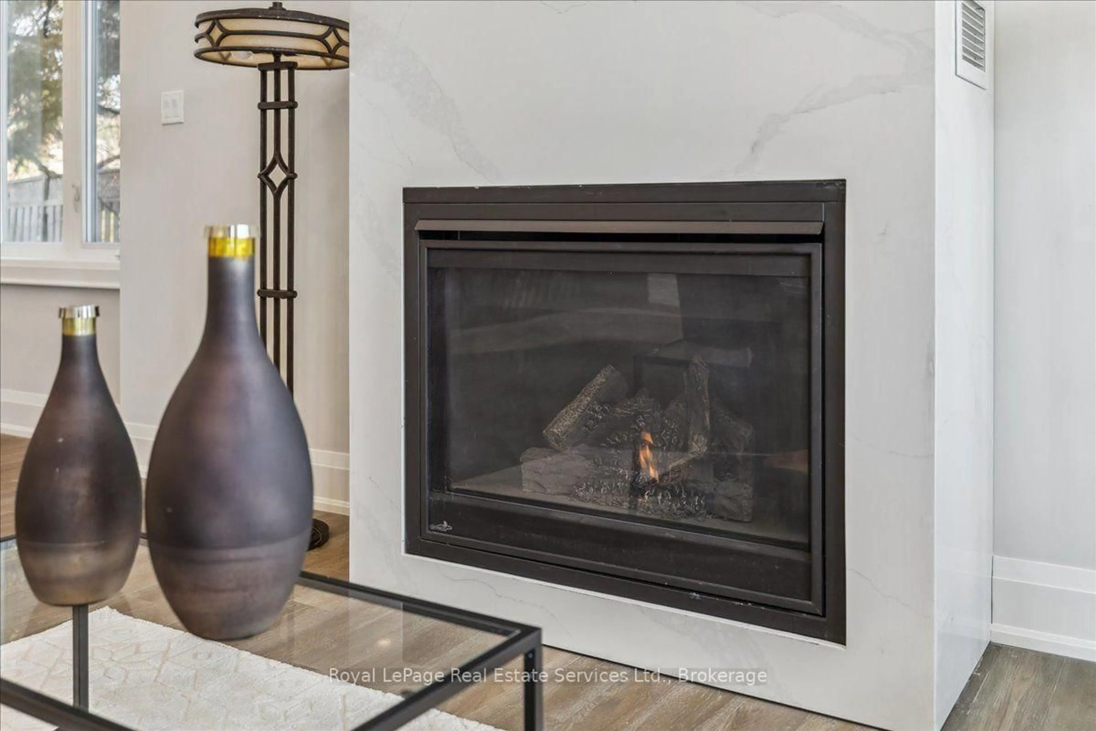 Unknown for 1211 Pinegrove Rd, Oakville Ontario L6L 2W8