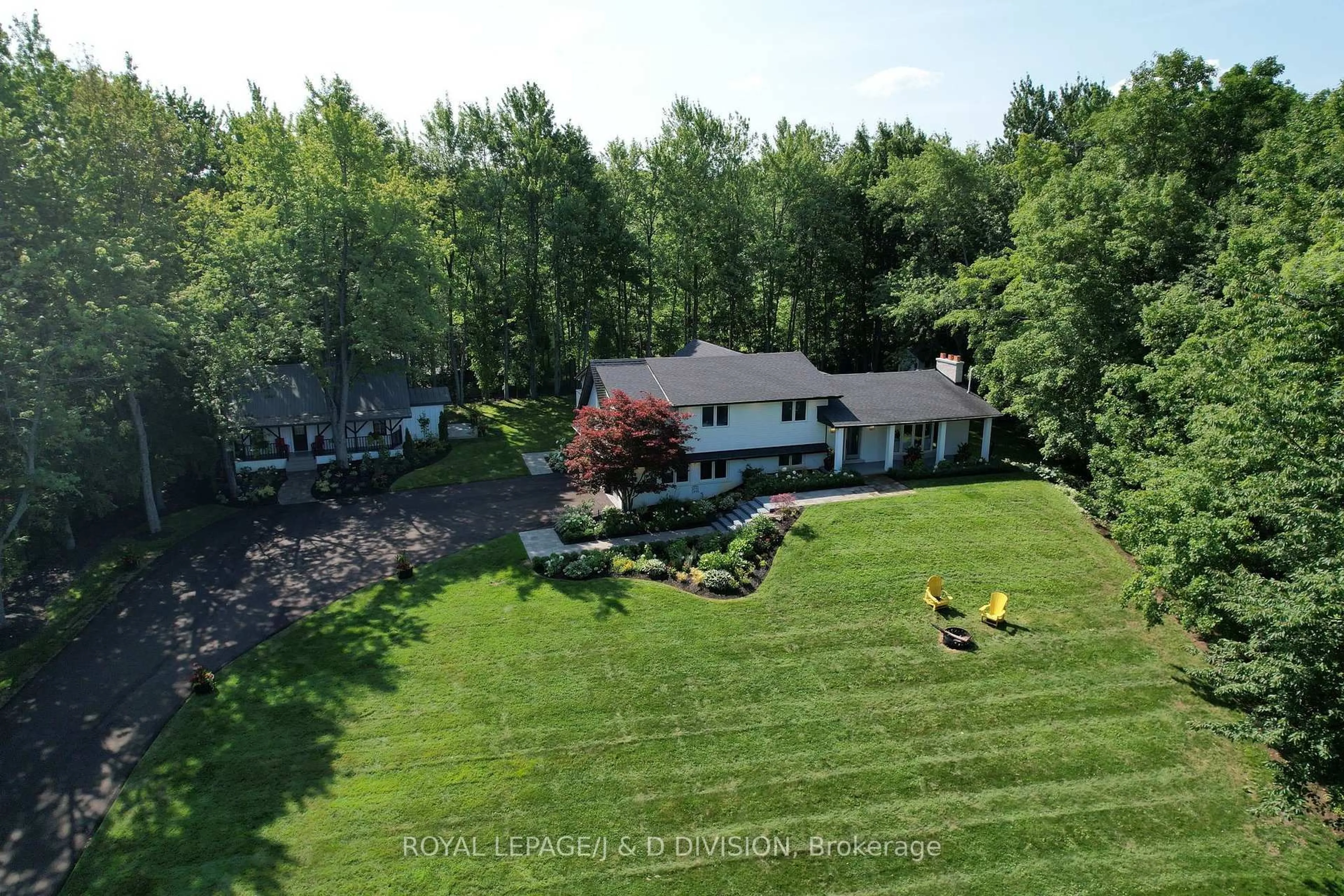 A pic from outside/outdoor area/front of a property/back of a property/a pic from drone, unknown for 2340 Britannia Rd, Burlington Ontario L7P 0G2