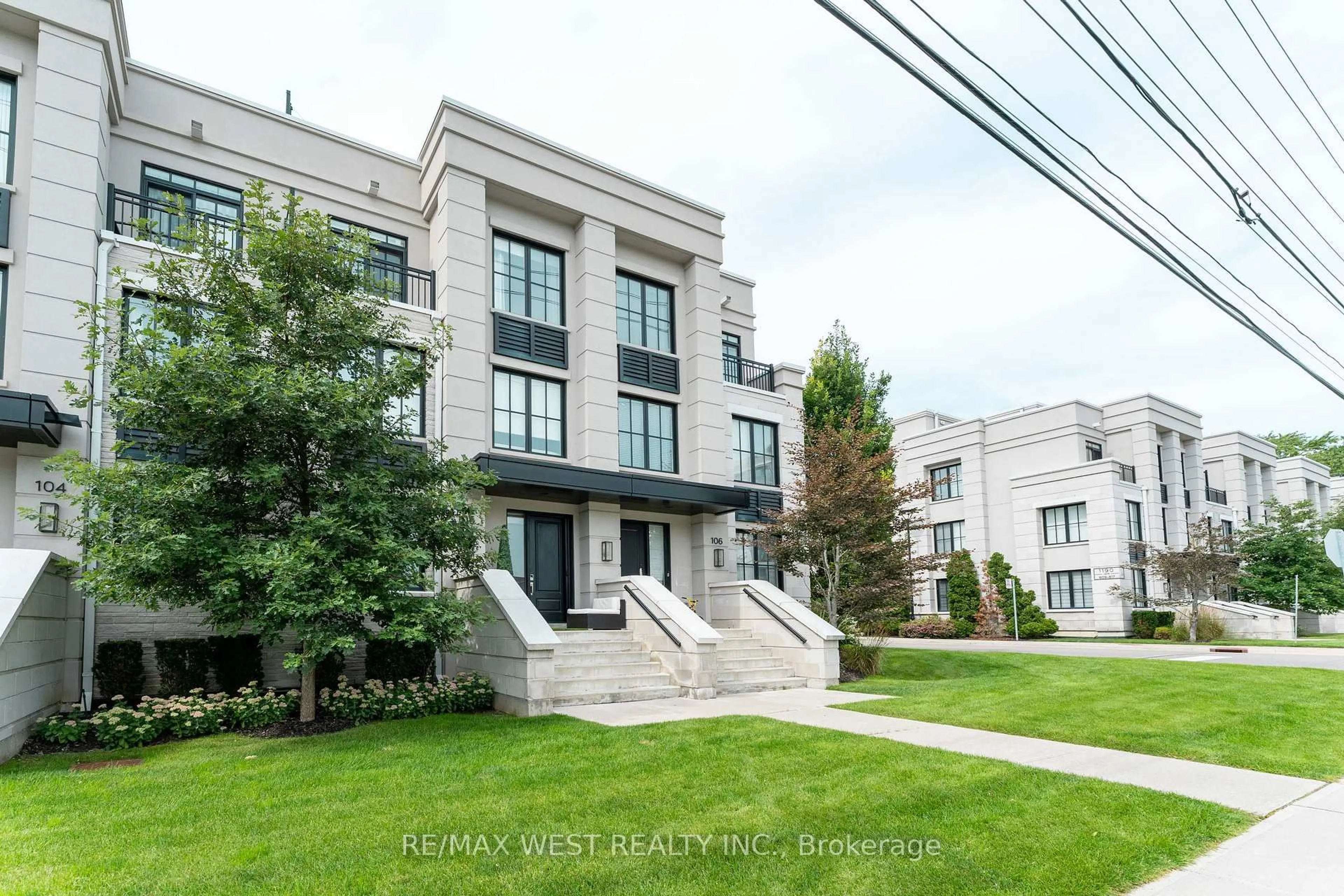 Patio, street for 1180 Cawthra Rd #105, Mississauga Ontario L5G 0A5