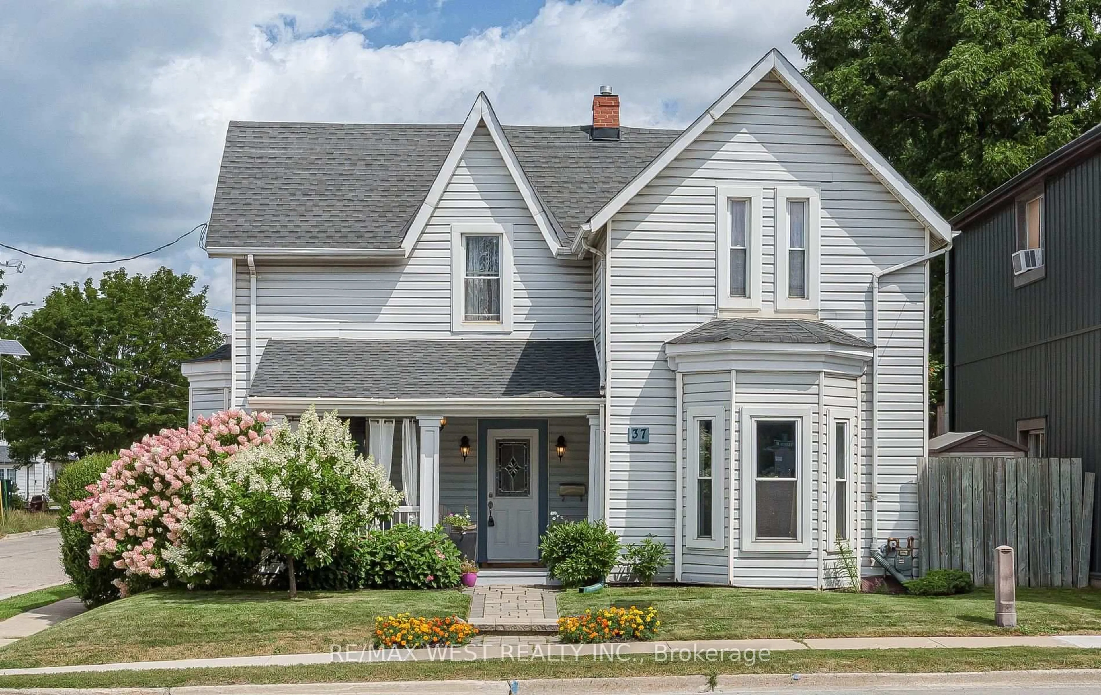 Home with vinyl exterior material, street for 37 Main St, Halton Hills Ontario L7J 1V5